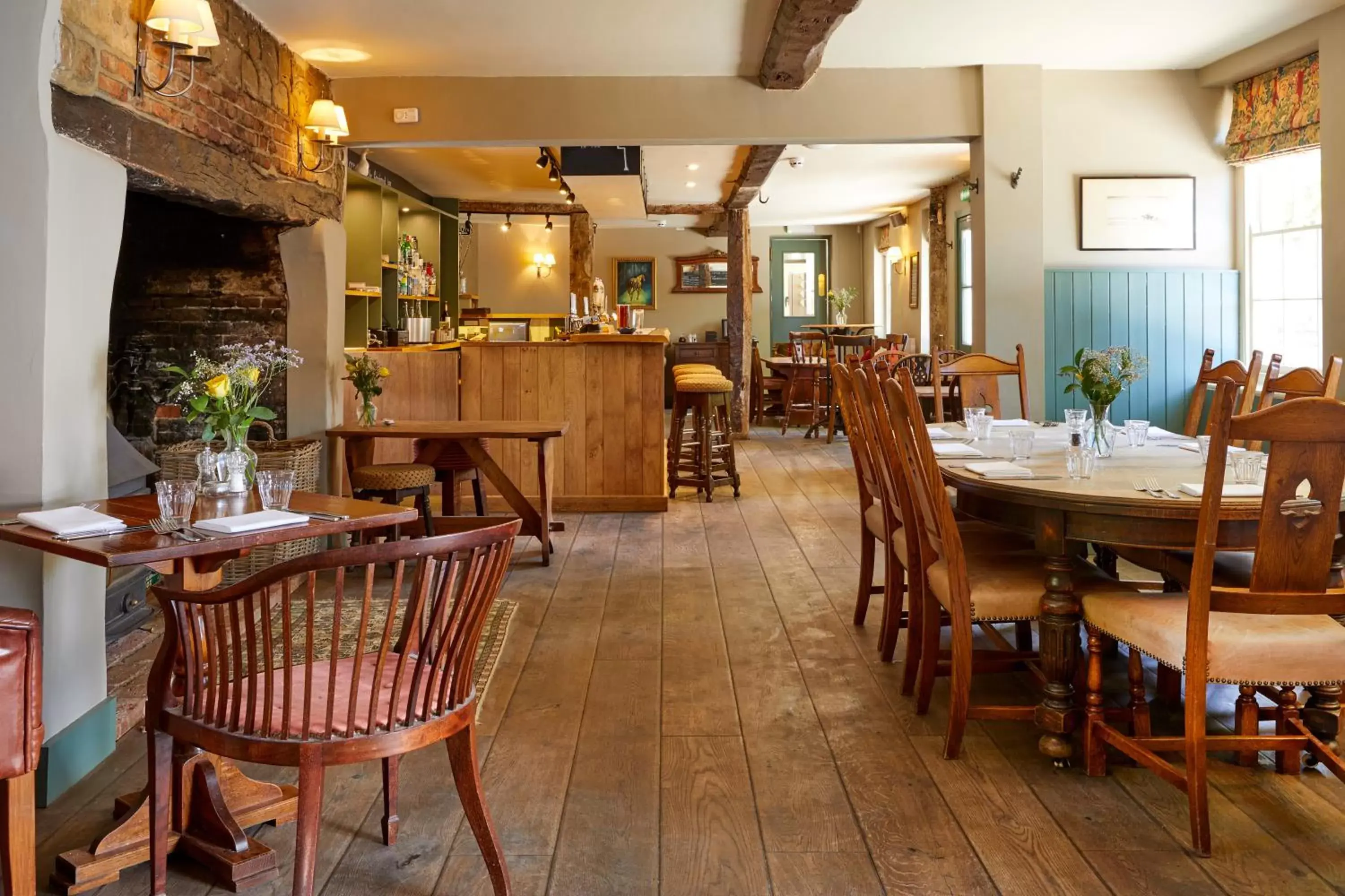 Lounge or bar, Restaurant/Places to Eat in The Greyhound Inn