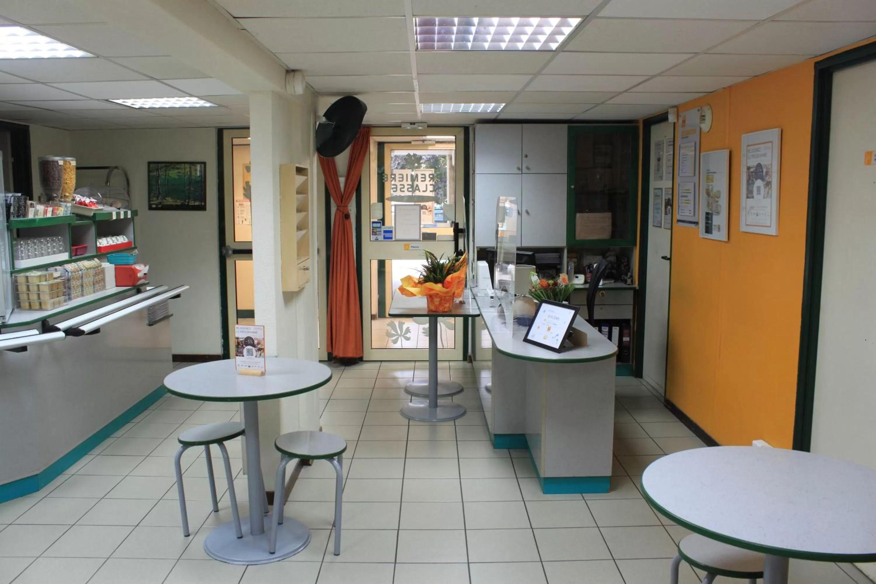 Lobby or reception in Hôtel Premiere Classe Pamiers