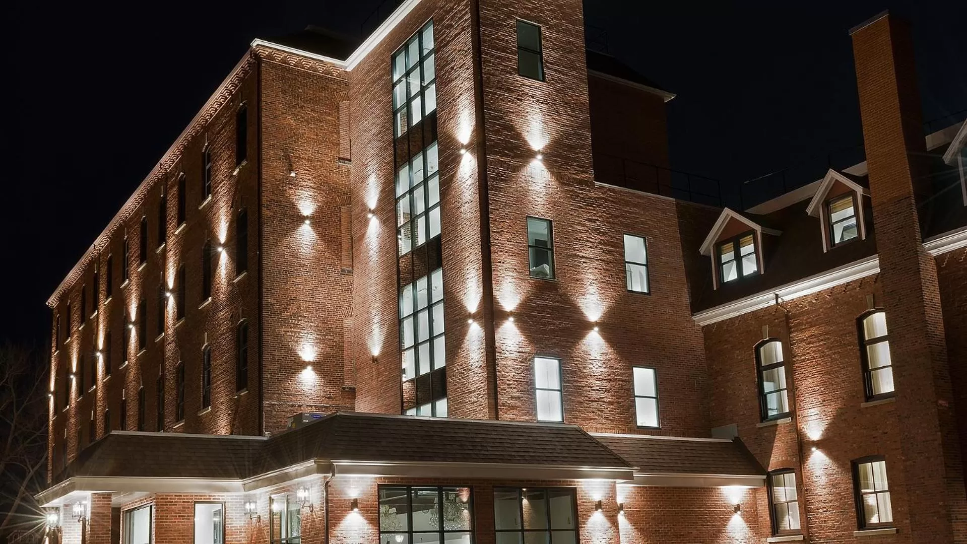 Property building in Sydney Boutique Inn & Suites