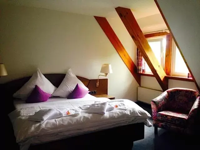 Bedroom, Bed in Dein Gutshof Hotel & Ferienwohnungen