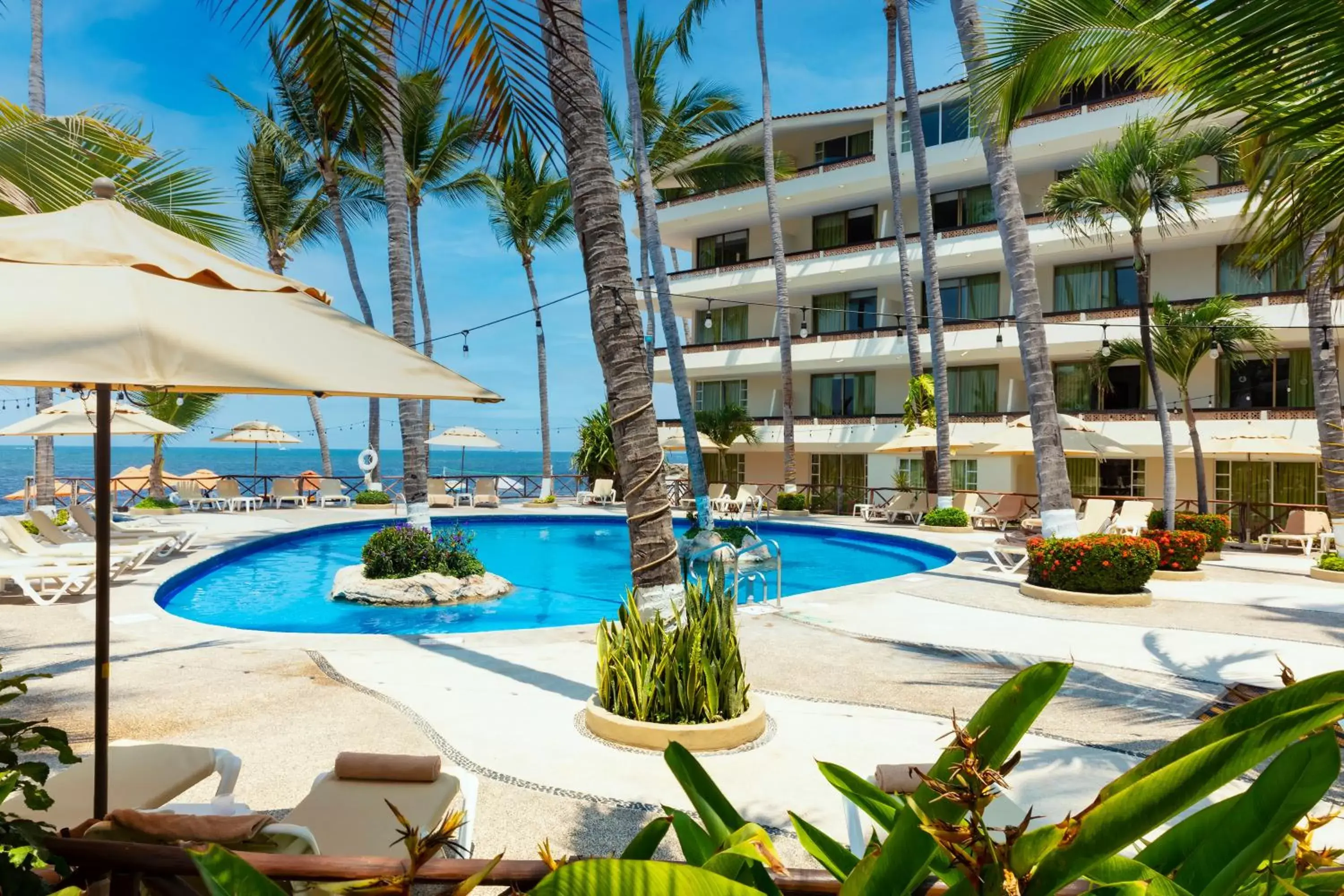 Property building, Swimming Pool in Las Palmas by the Sea All Inclusive