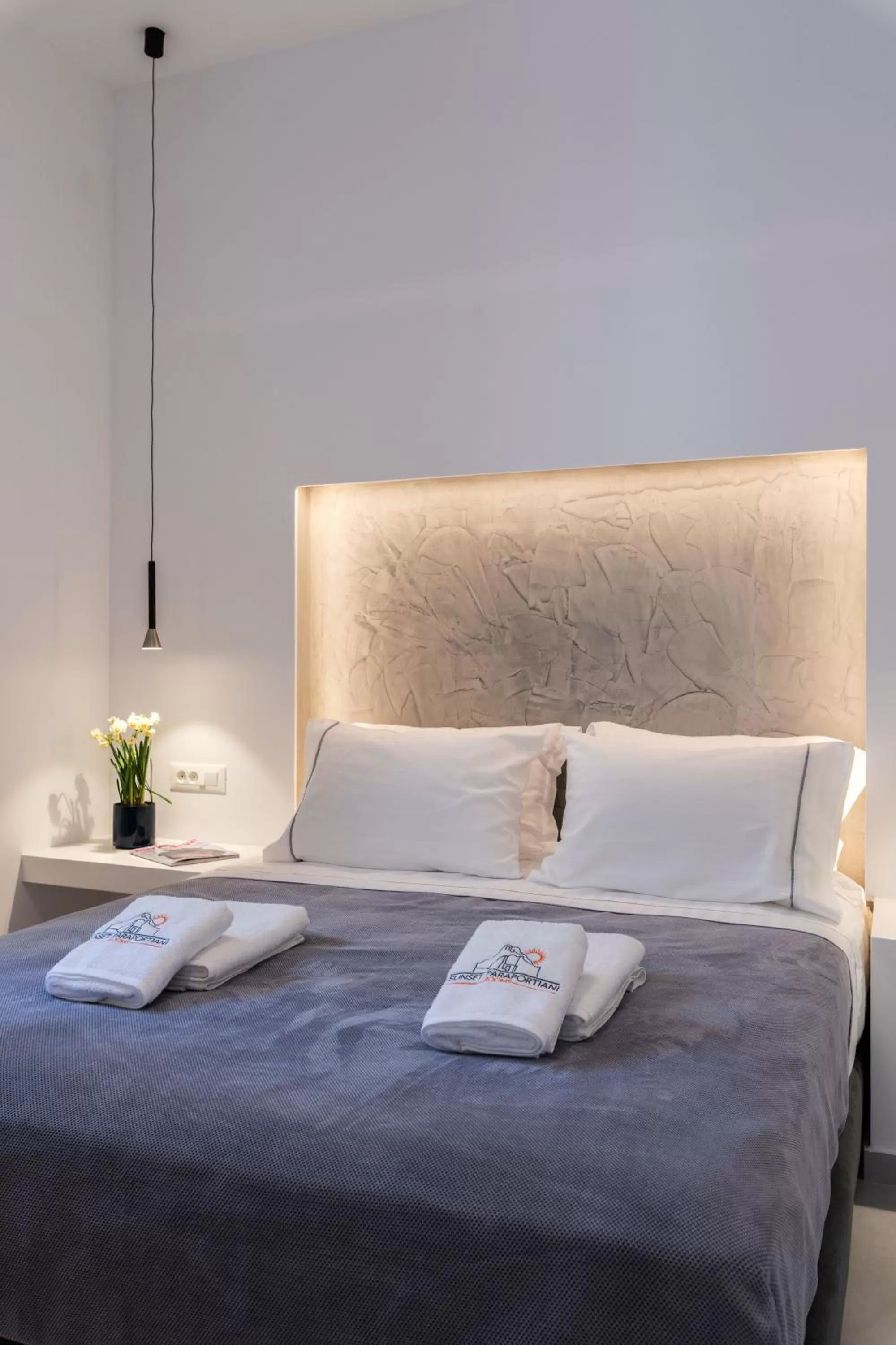 Bed in Sunset Paraportiani Rooms