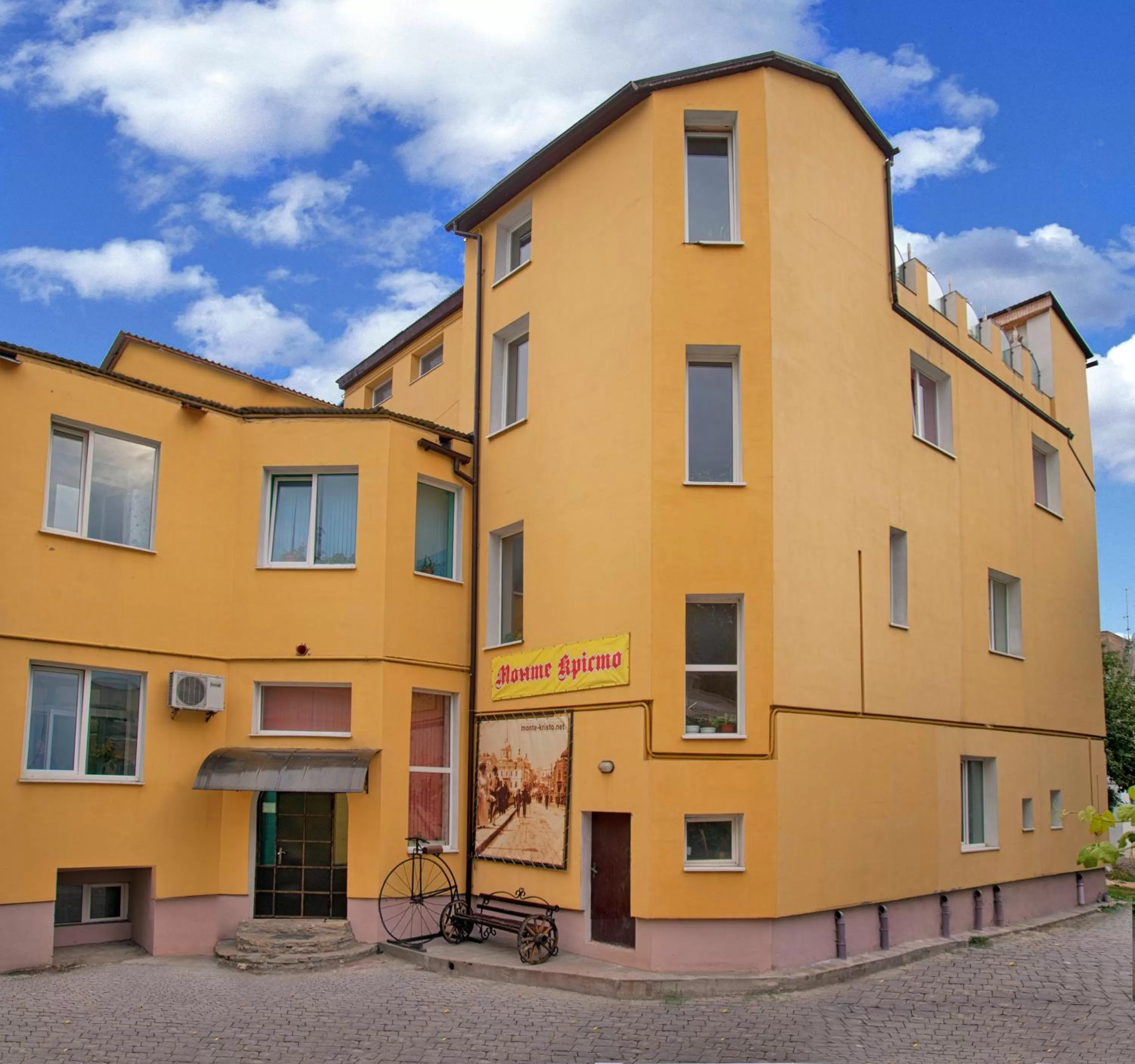 Property building in Monte-Kristo Hotel