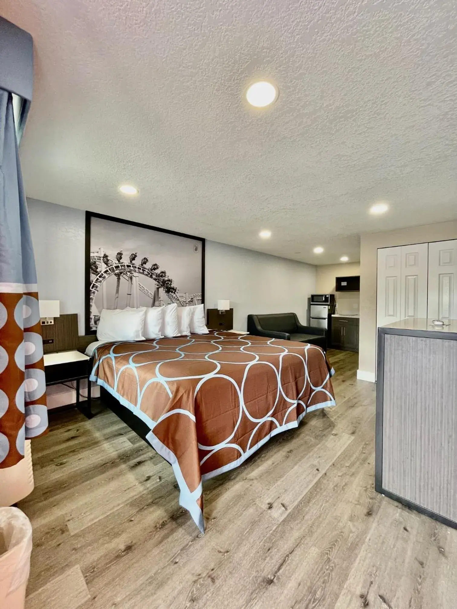 Bedroom, Banquet Facilities in Super 8 by Wyndham Kissimmee-Orlando