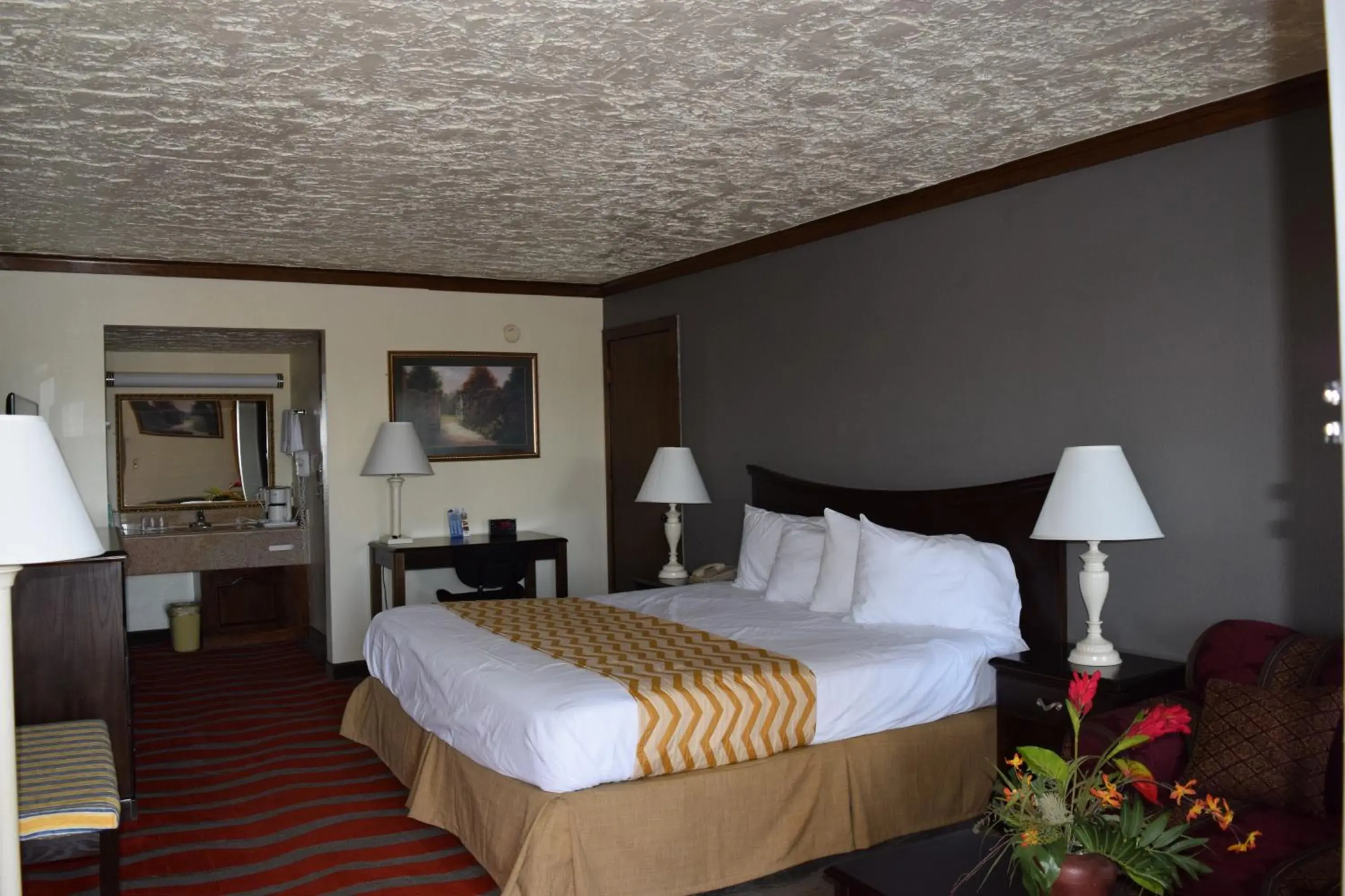 Photo of the whole room, Room Photo in Travelodge Inn & Suites by Wyndham Norman