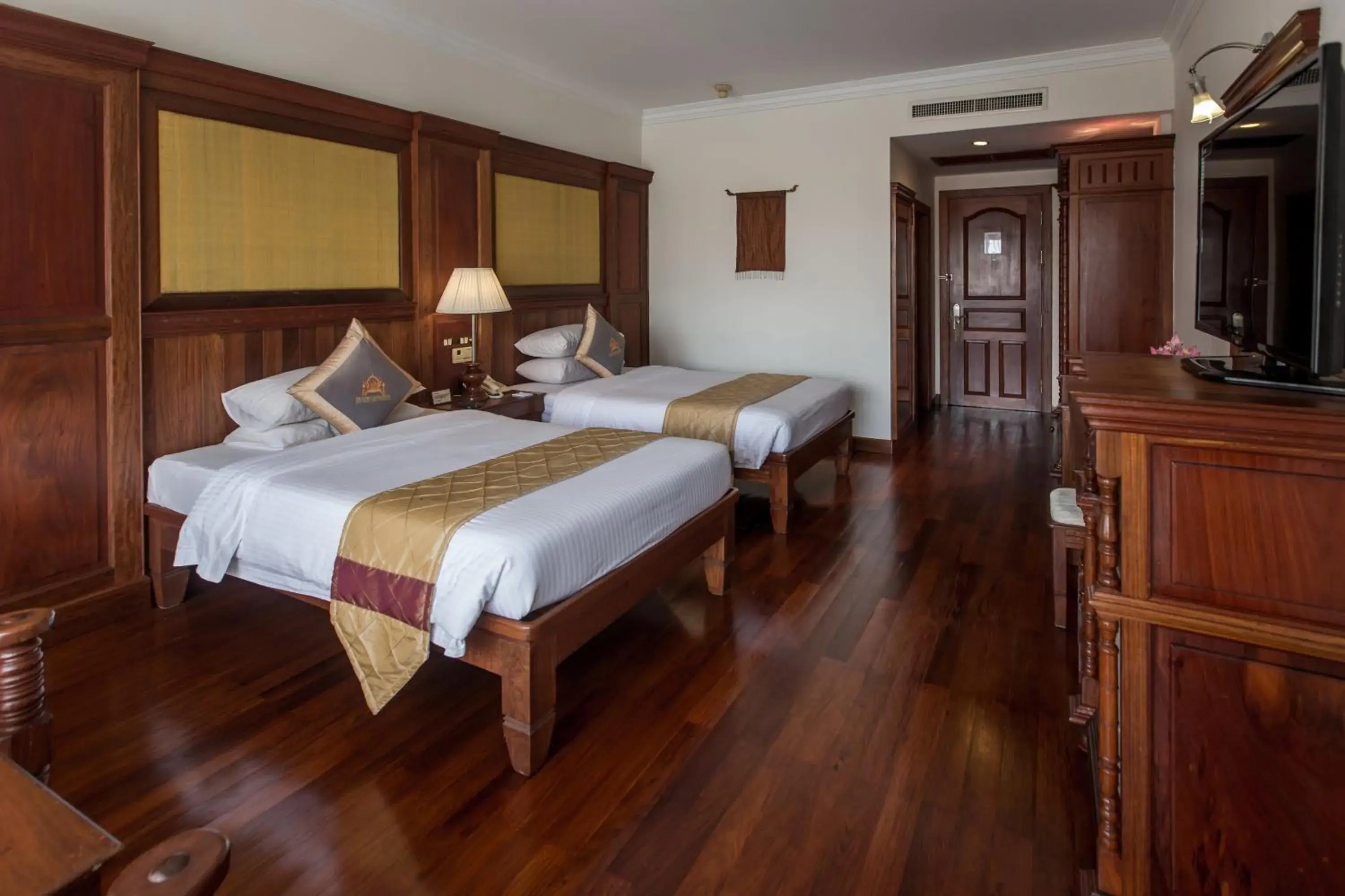 Bedroom, Bed in Empress Angkor Resort & Spa