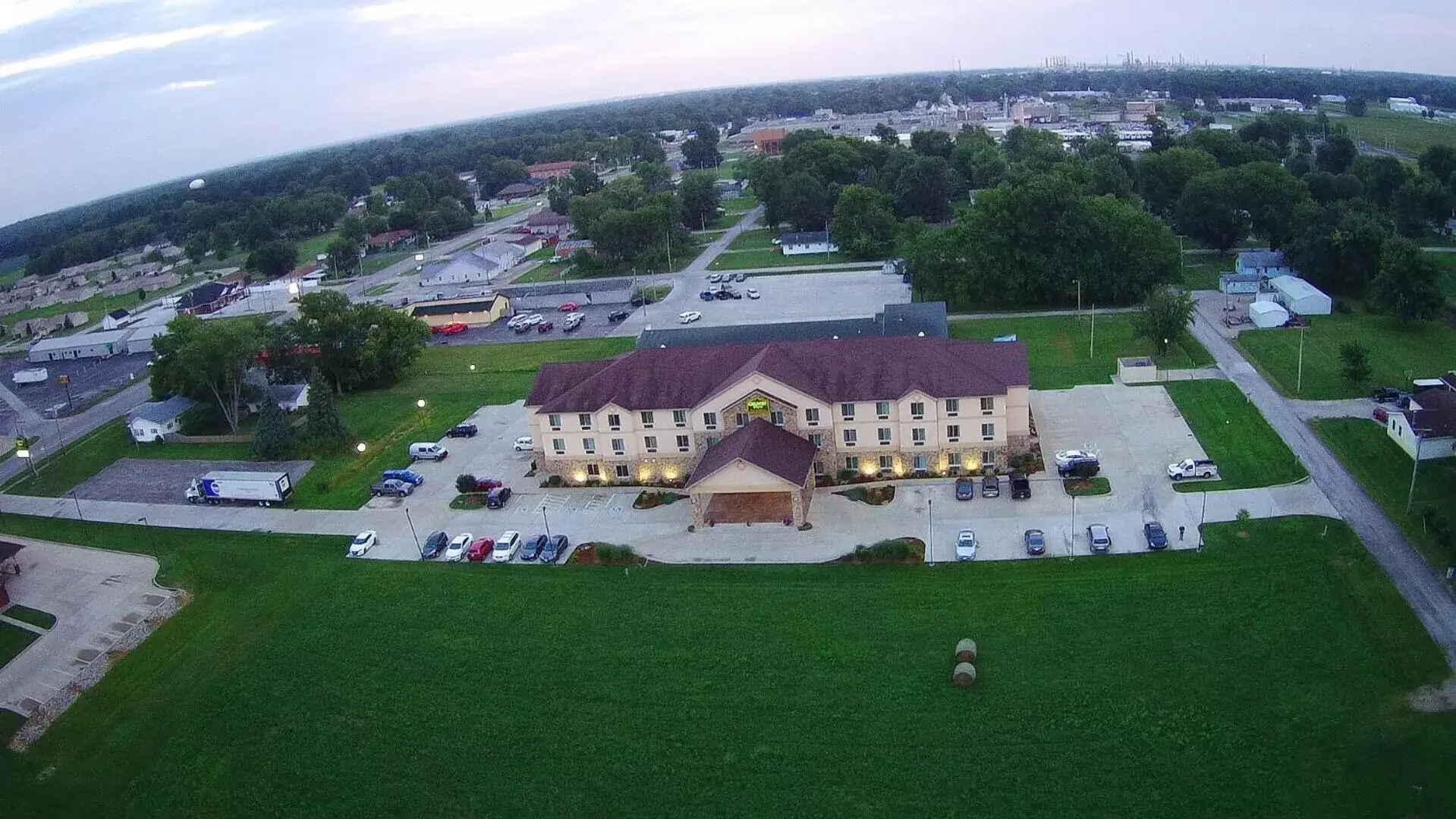 Bird's-eye View in Countryview Inn & Suites