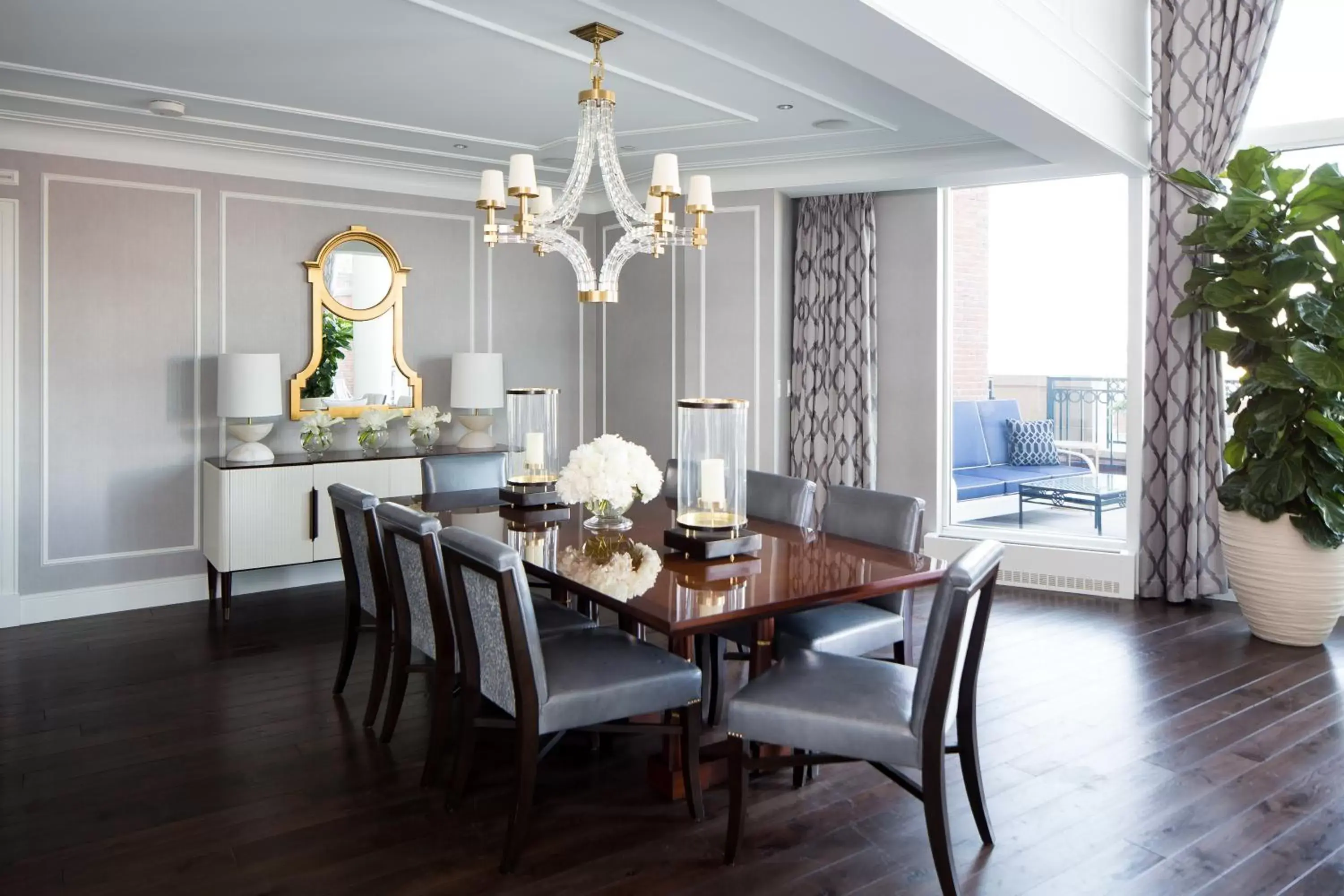 Dining Area in Boston Harbor Hotel