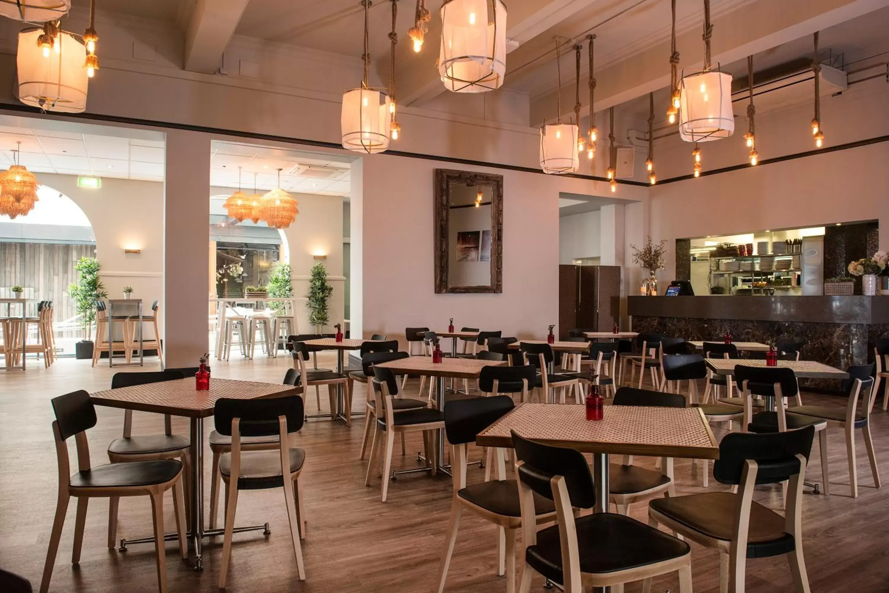 Restaurant/places to eat in Hotel Bondi Restaurant/places to eat in Hotel Bondi