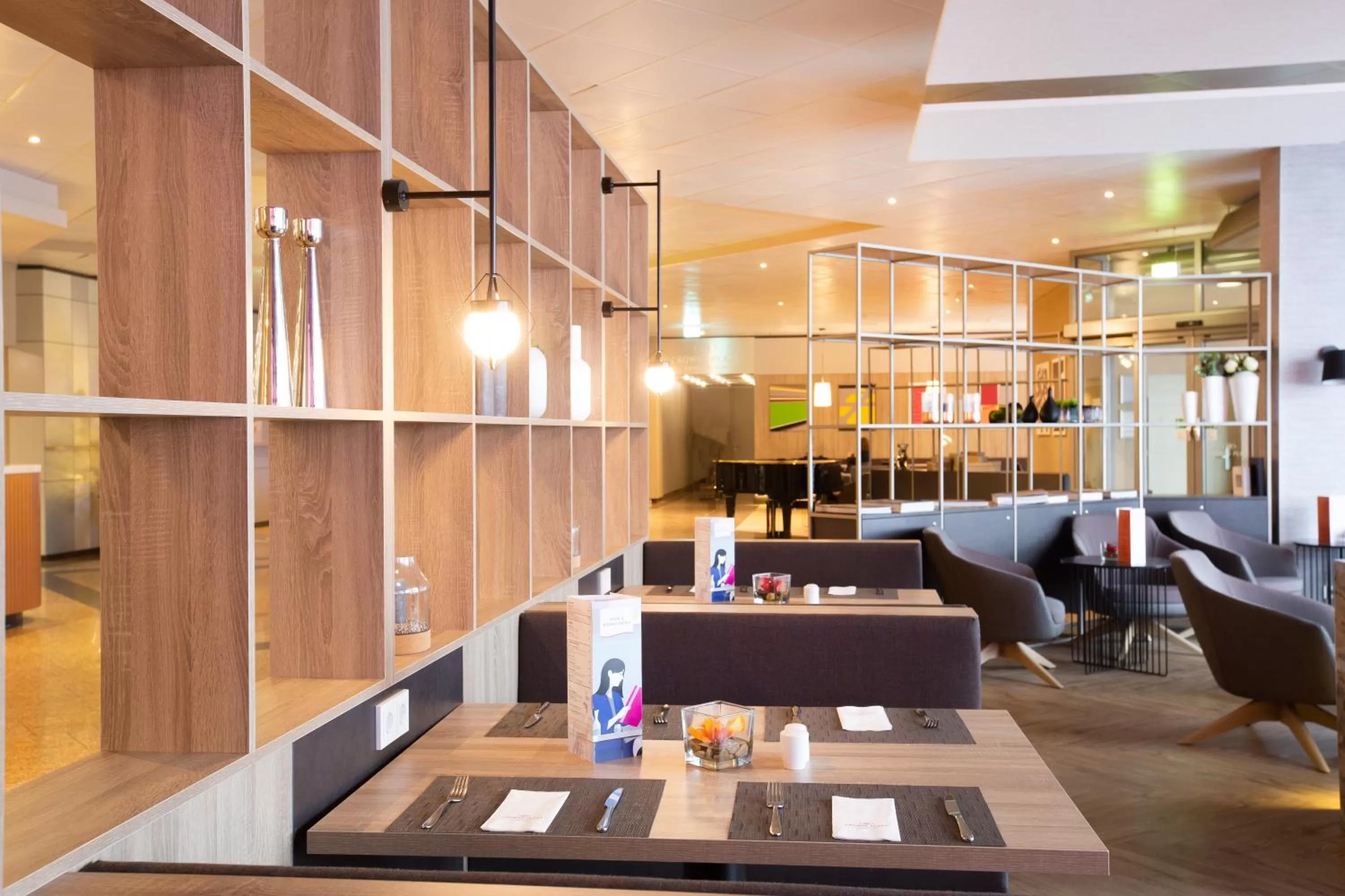 Restaurant/places to eat in Crowne Plaza Frankfurt Congress Hotel by IHG
