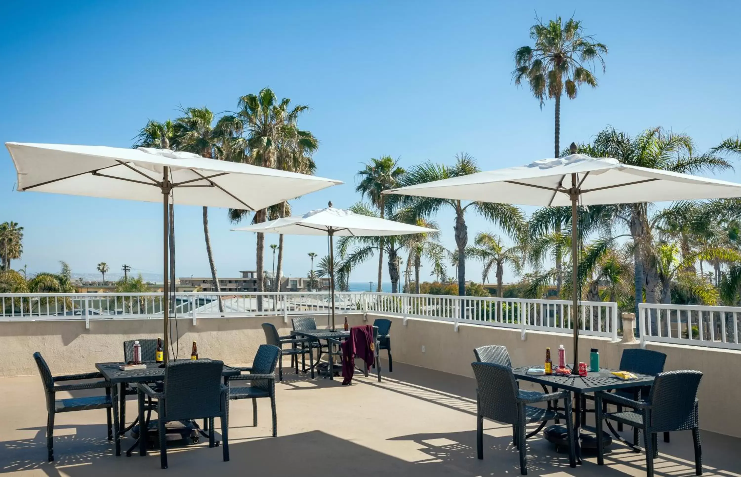 Facade/entrance, Restaurant/Places to Eat in PB Surf Beachside Inn