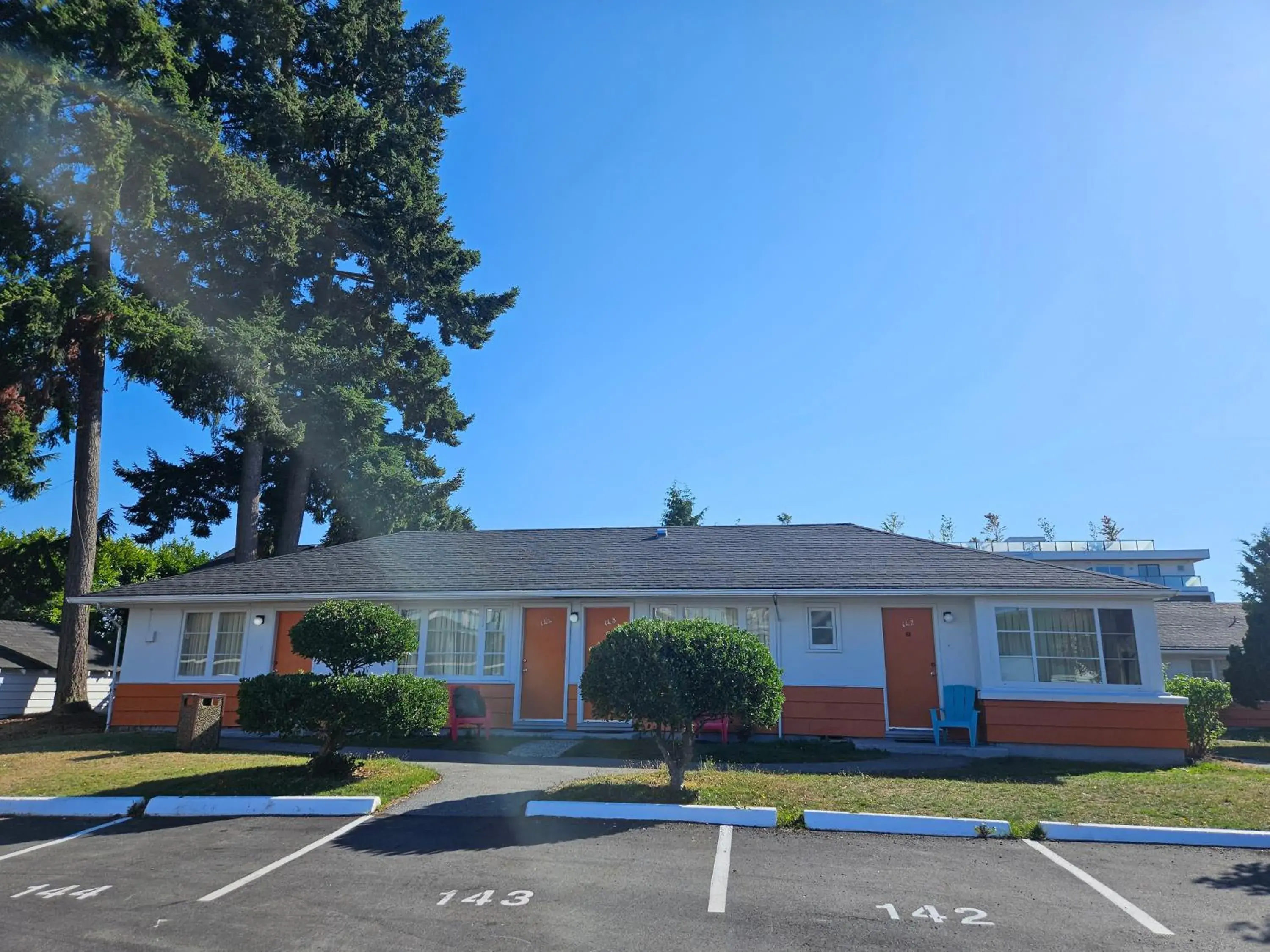 Facade/entrance in 2400 Motel Facade/entrance in 2400 Motel