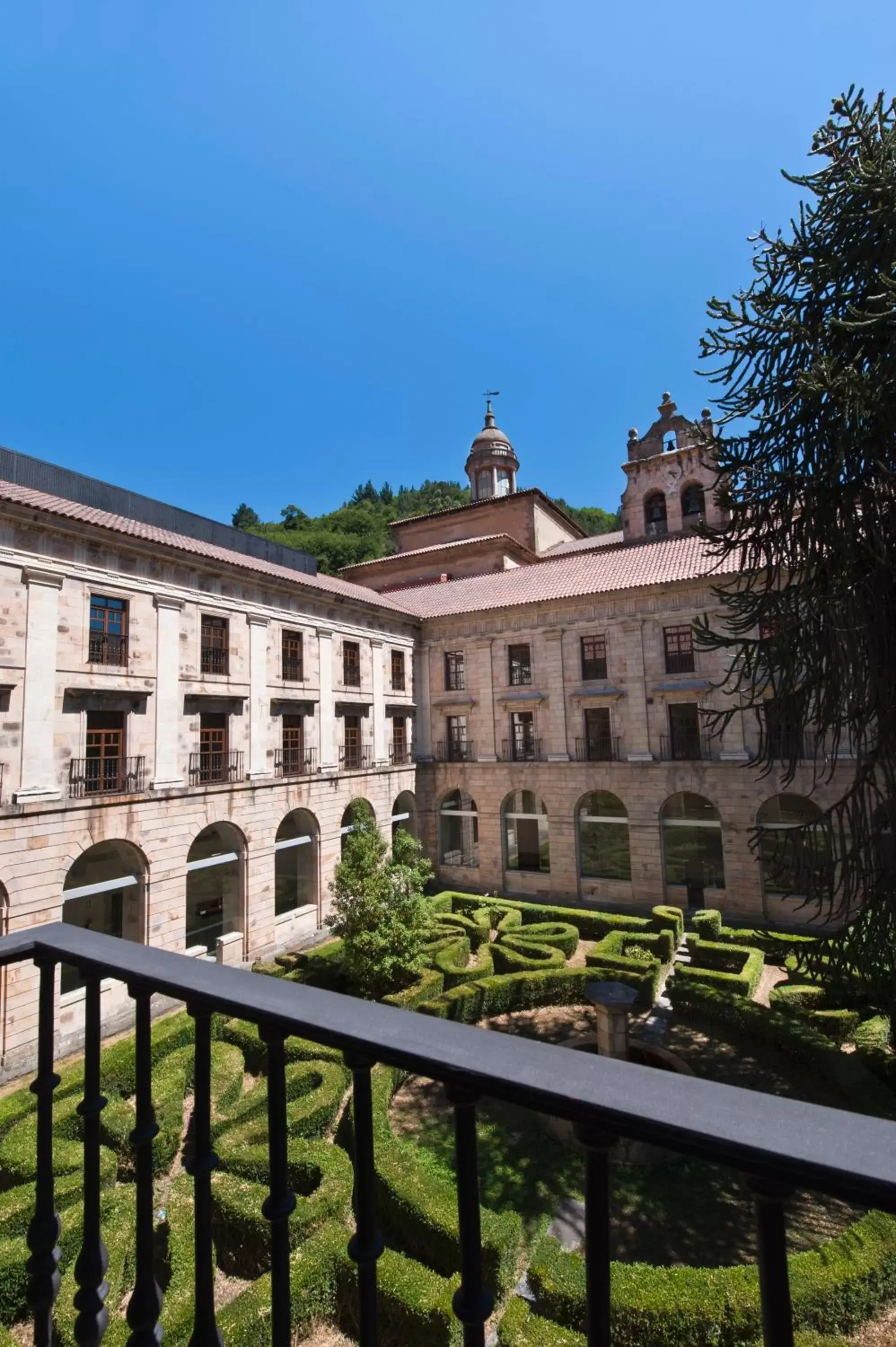 Garden in Parador de Corias