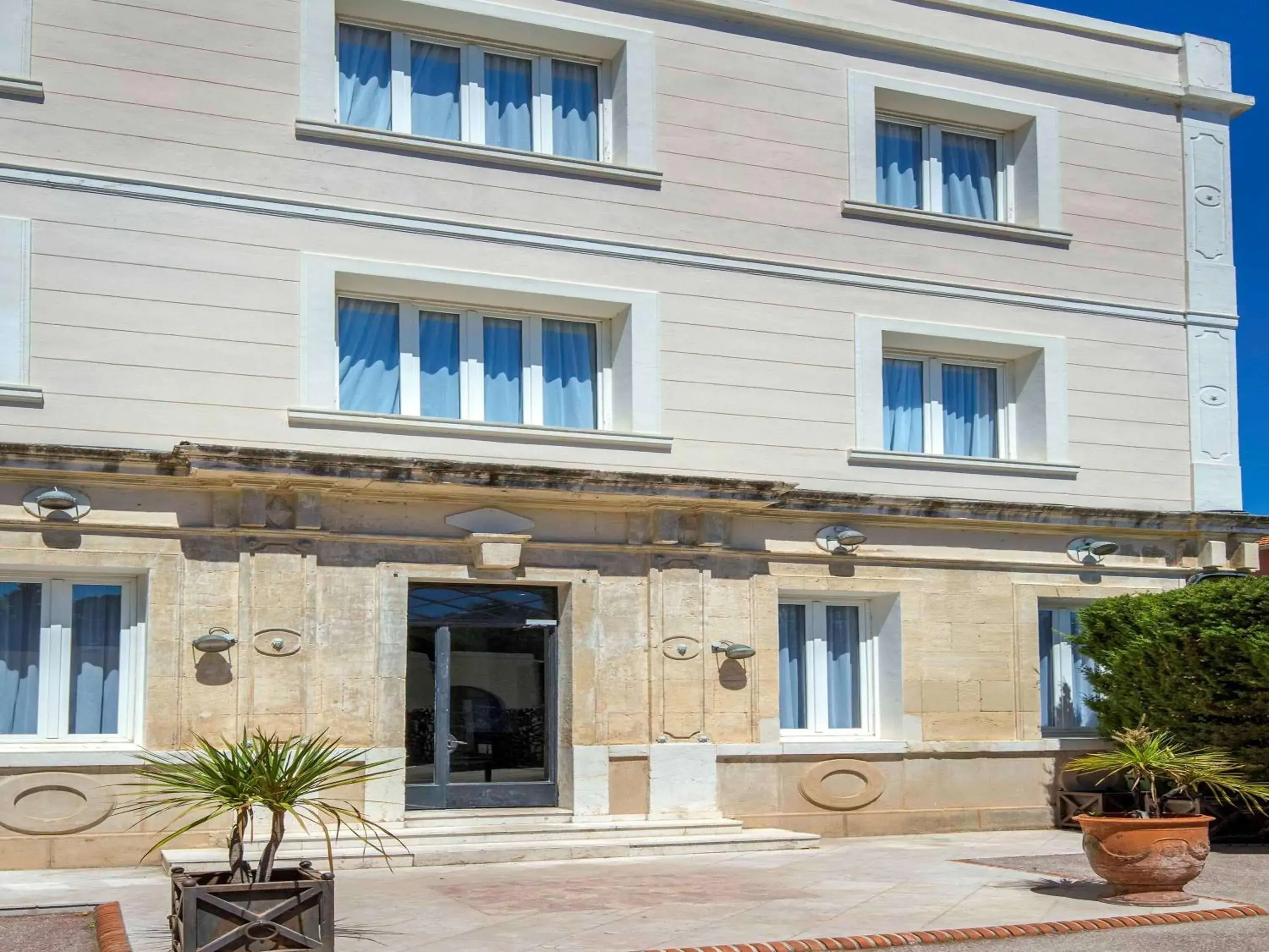 Property Building in Hotel Marseille Centre Bompard La Corniche
