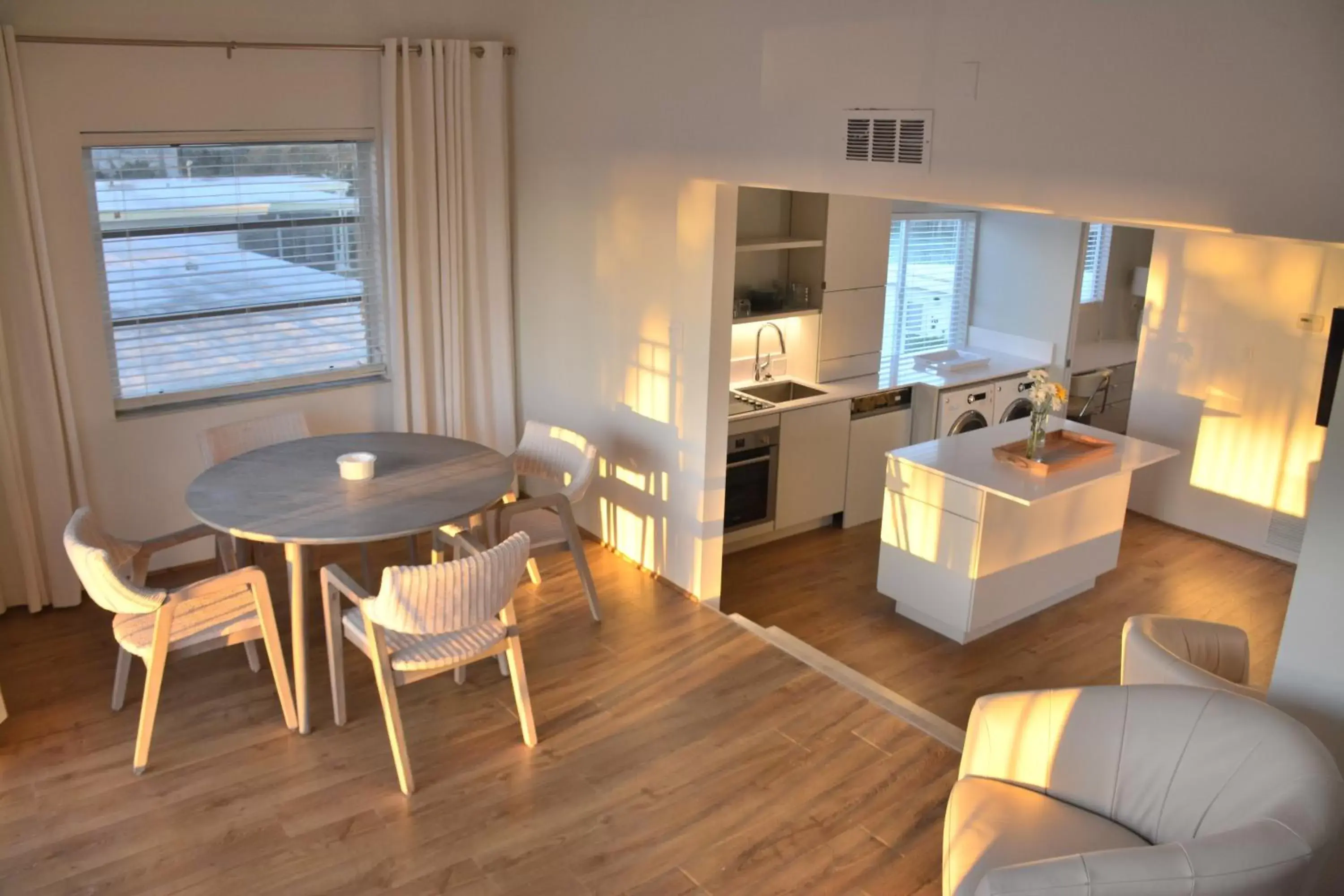 Kitchen or kitchenette, Seating Area in Casey Key Resort - Gulf Shores