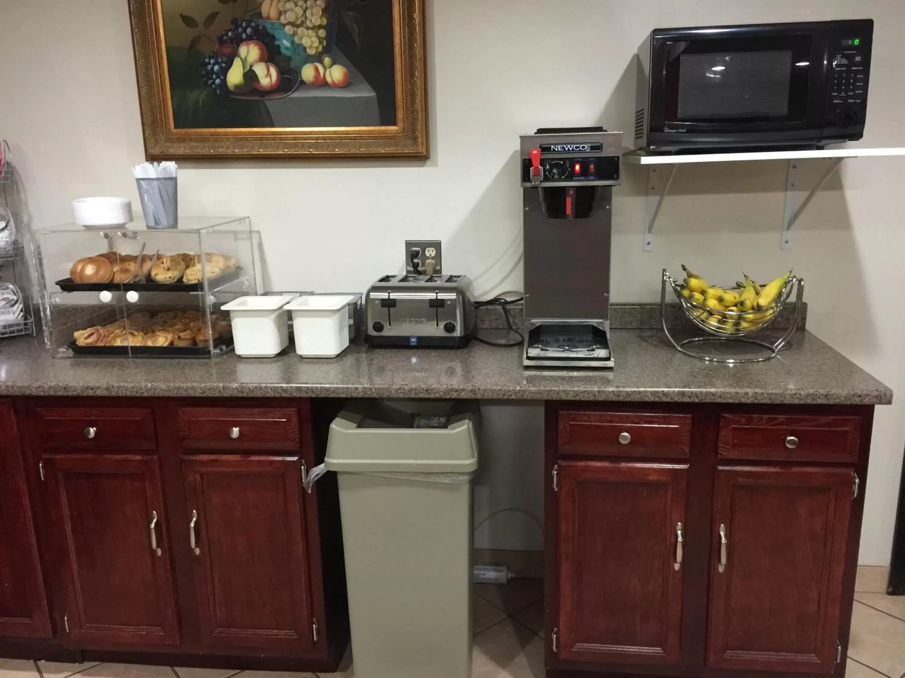 Breakfast, Kitchen/Kitchenette in Cadillac Inn