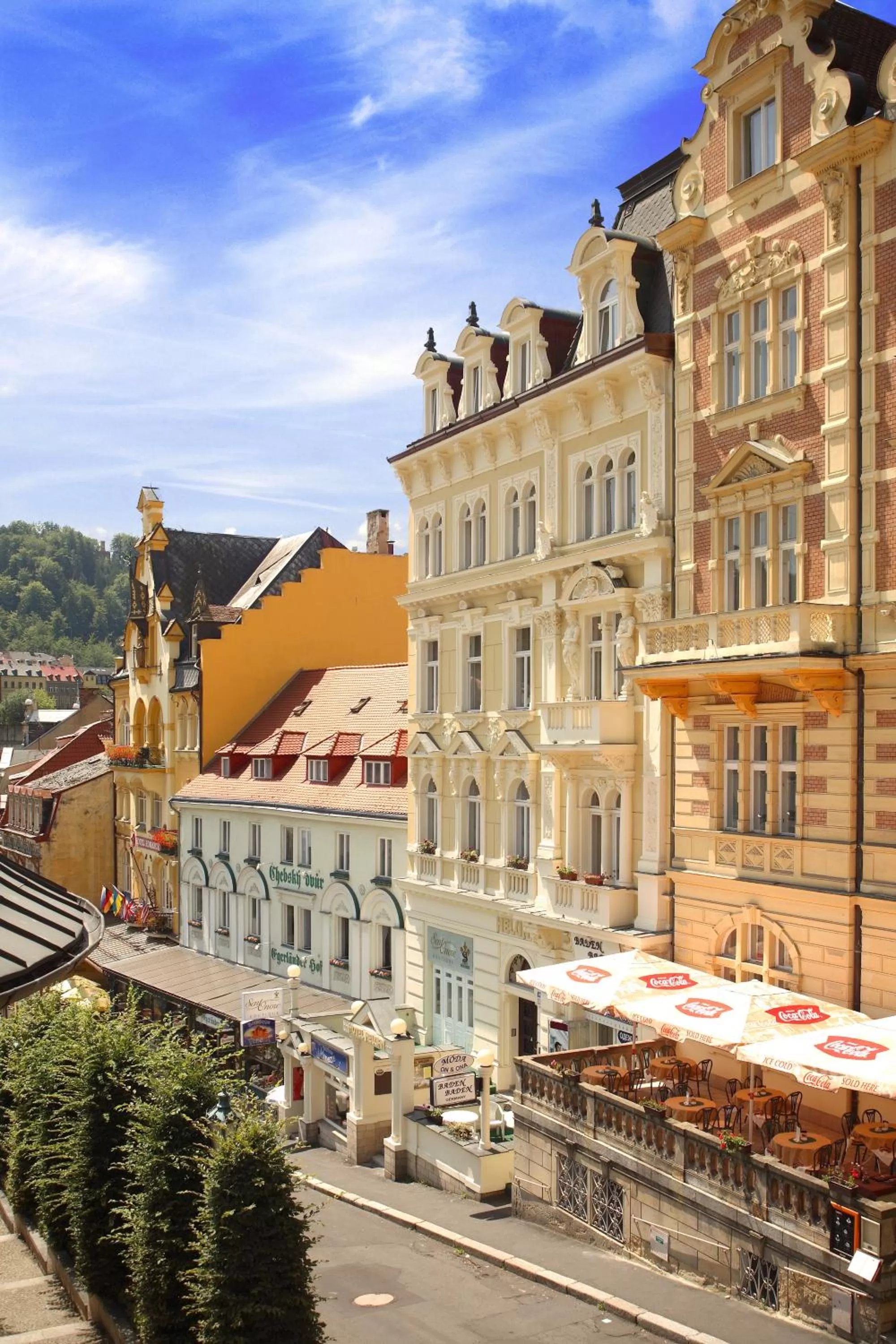 Facade/entrance in Hotel Heluan