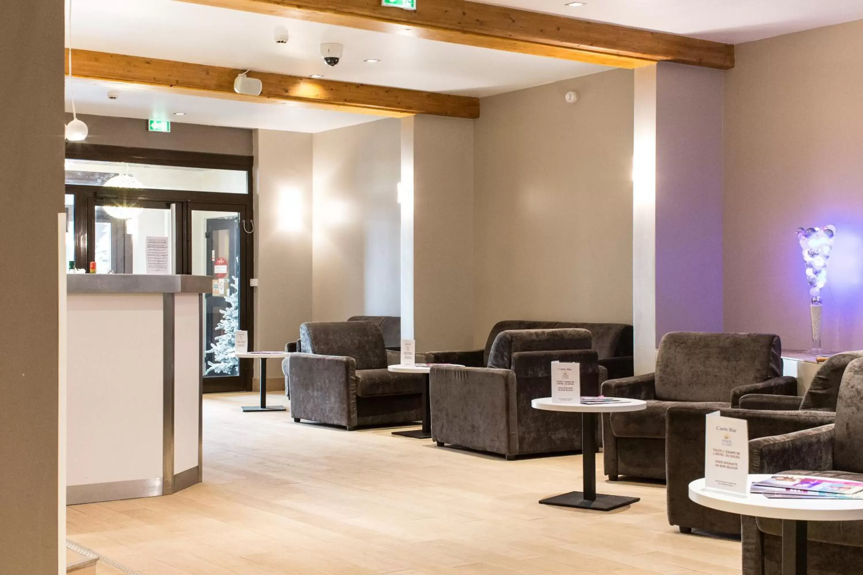 Lounge or bar, Lobby/Reception in SOWELL HOTELS Le Parc & Spa