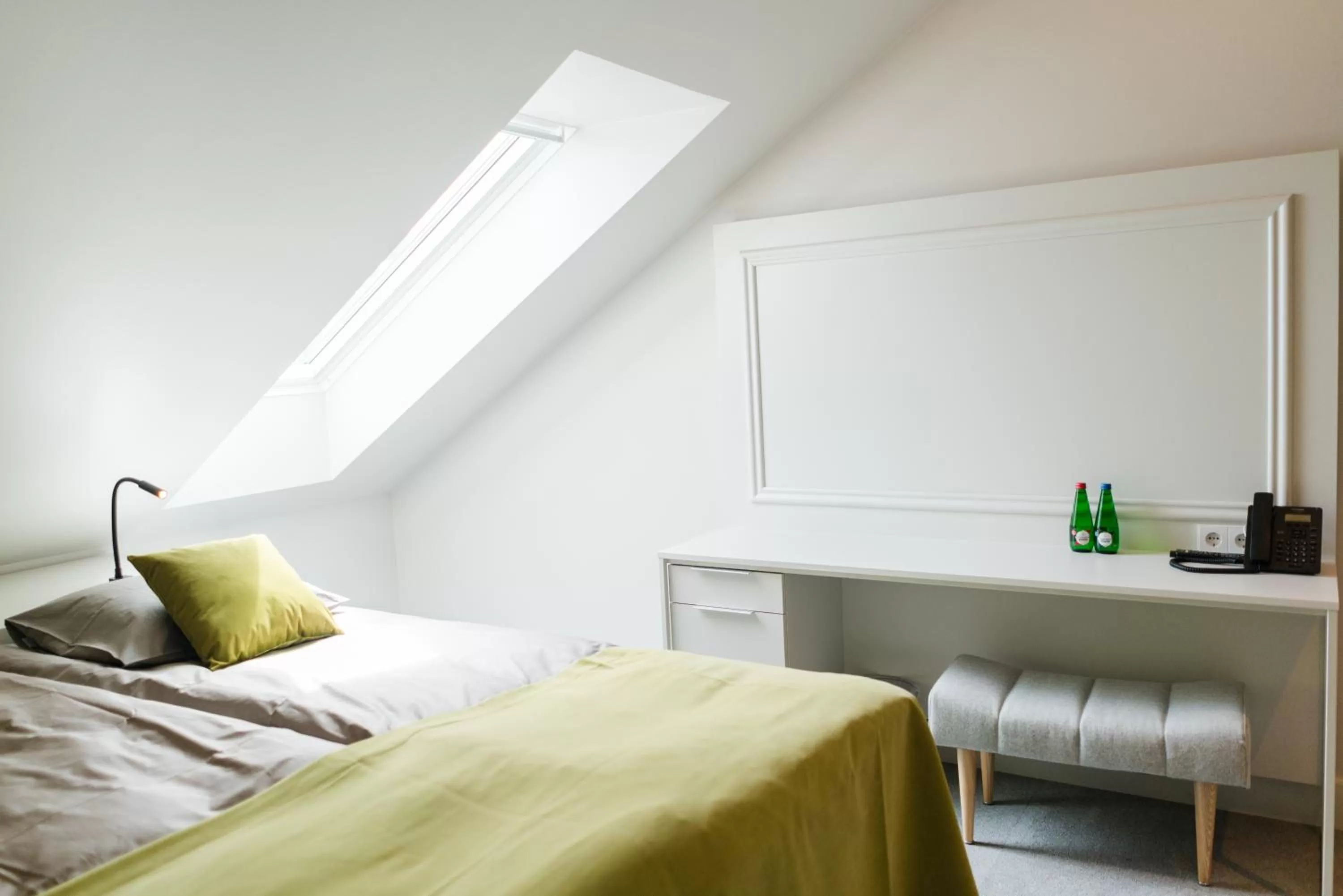 Living room, Bed in Park Hotel Viljandi