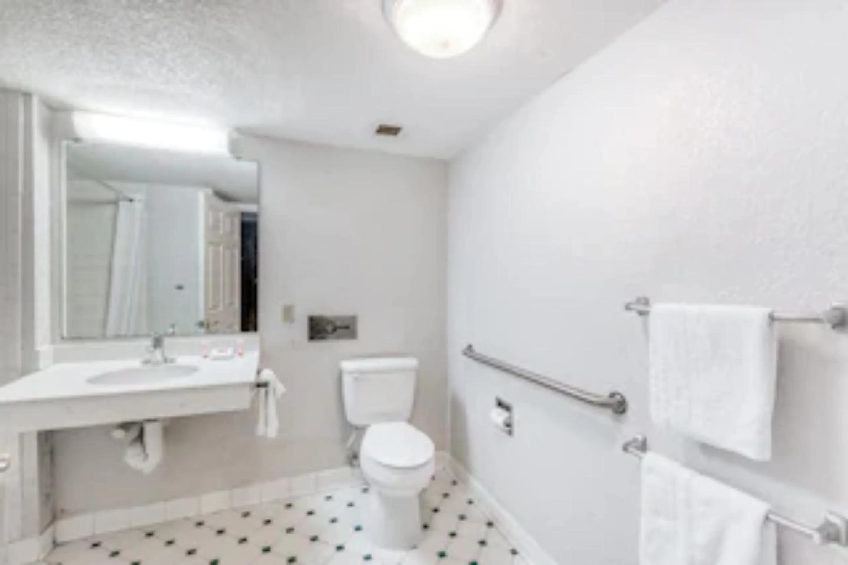 Bathroom in Quality Inn Nacogdoches Near University