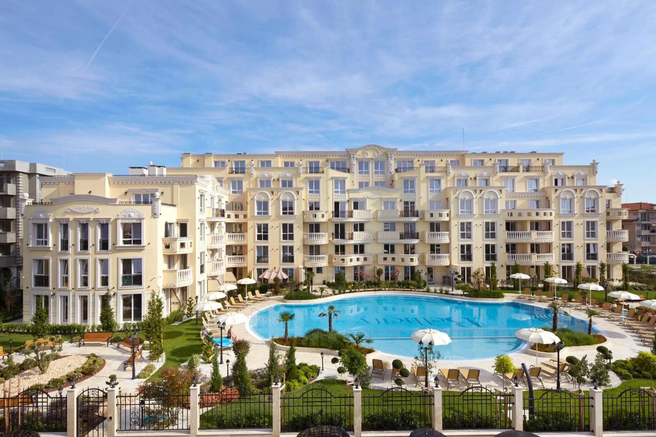 Property building in Bellicity Apart Complex