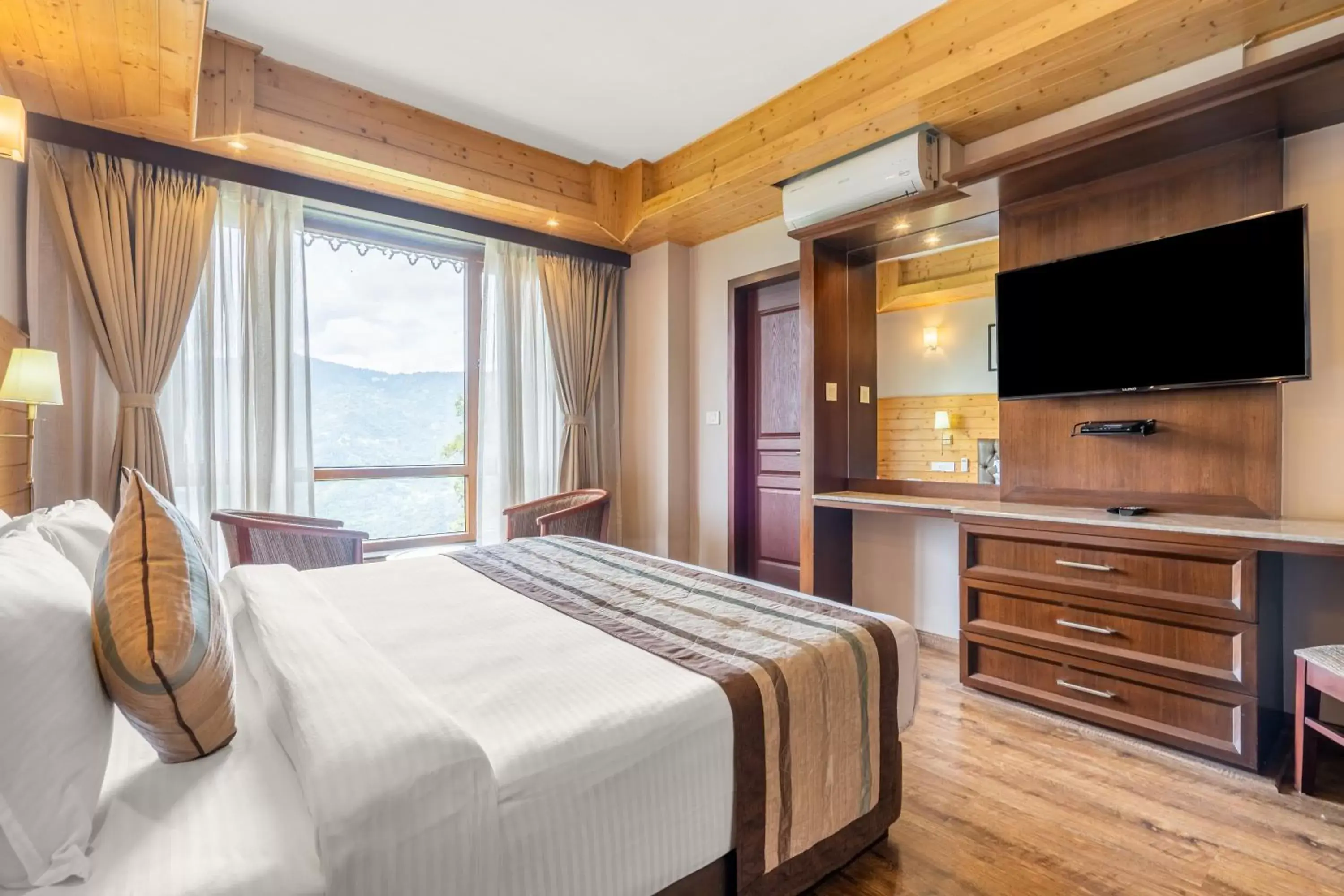 AC Deluxe Room in Summit Alpine Abode Hotel AC Deluxe Room in Summit Alpine Abode Hotel