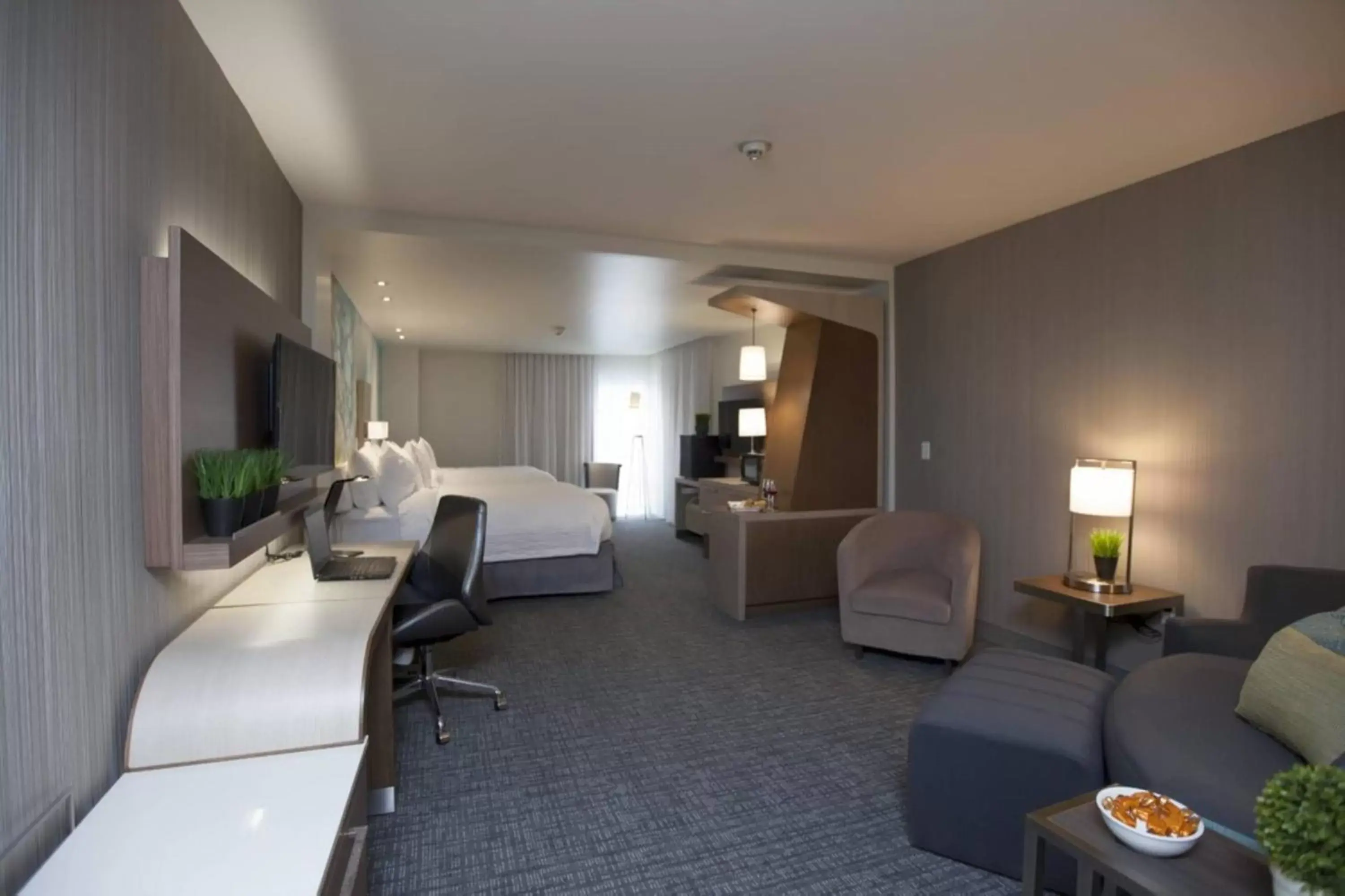 Bedroom, Seating Area in Courtyard by Marriott Houston Springwoods Village