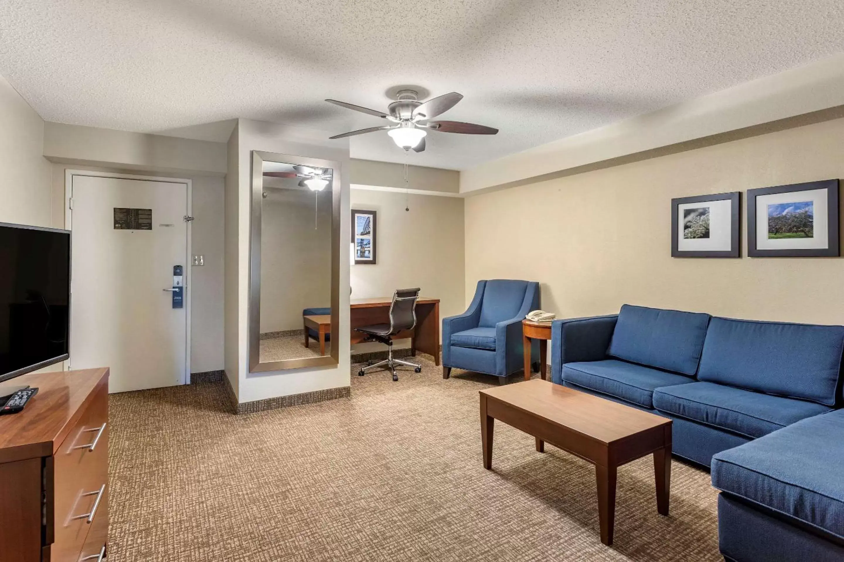 Photo of the whole room, Seating Area in Comfort Inn & Suites Little Rock Airport