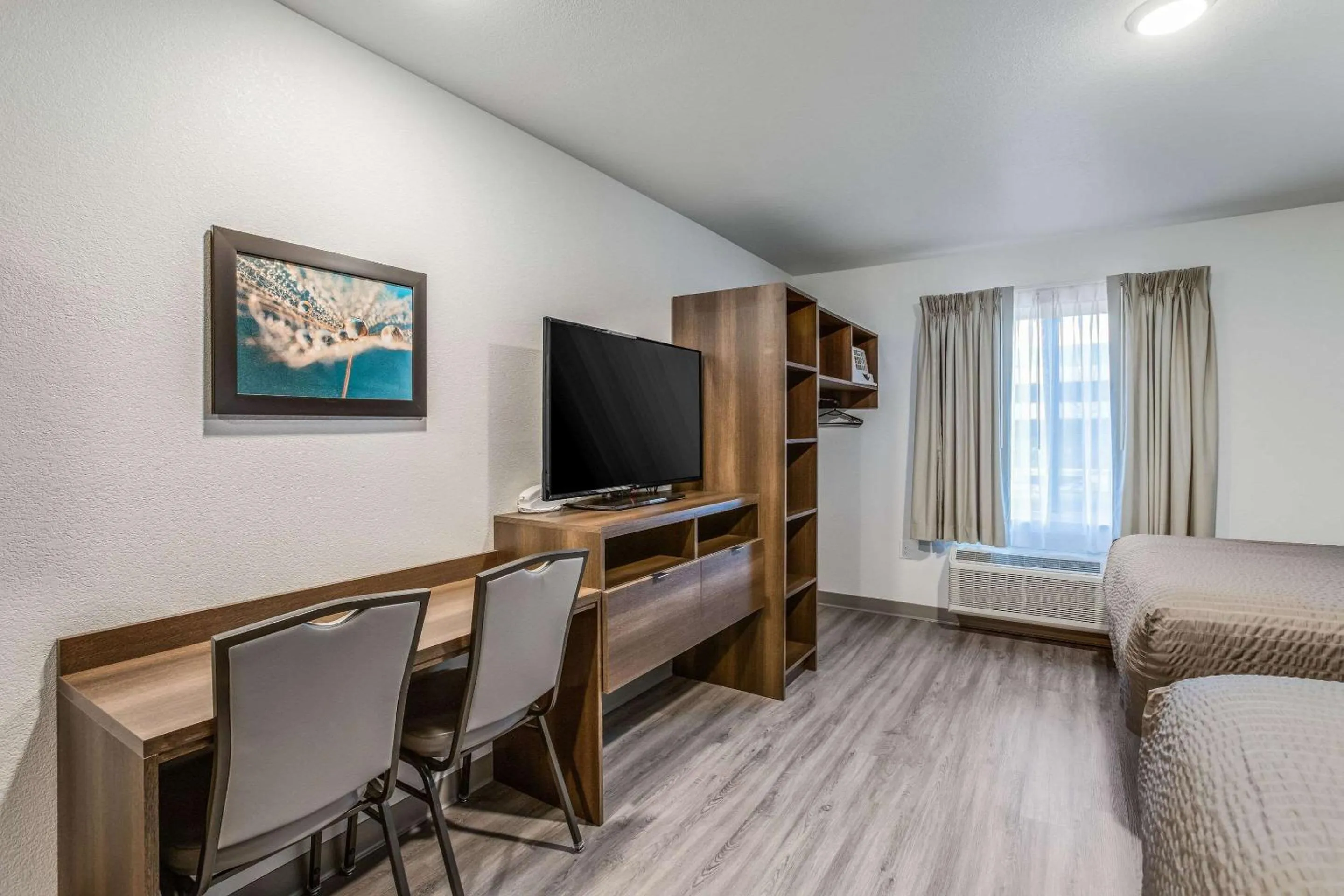 Photo of the whole room in WoodSpring Suites Detroit Farmington Hills