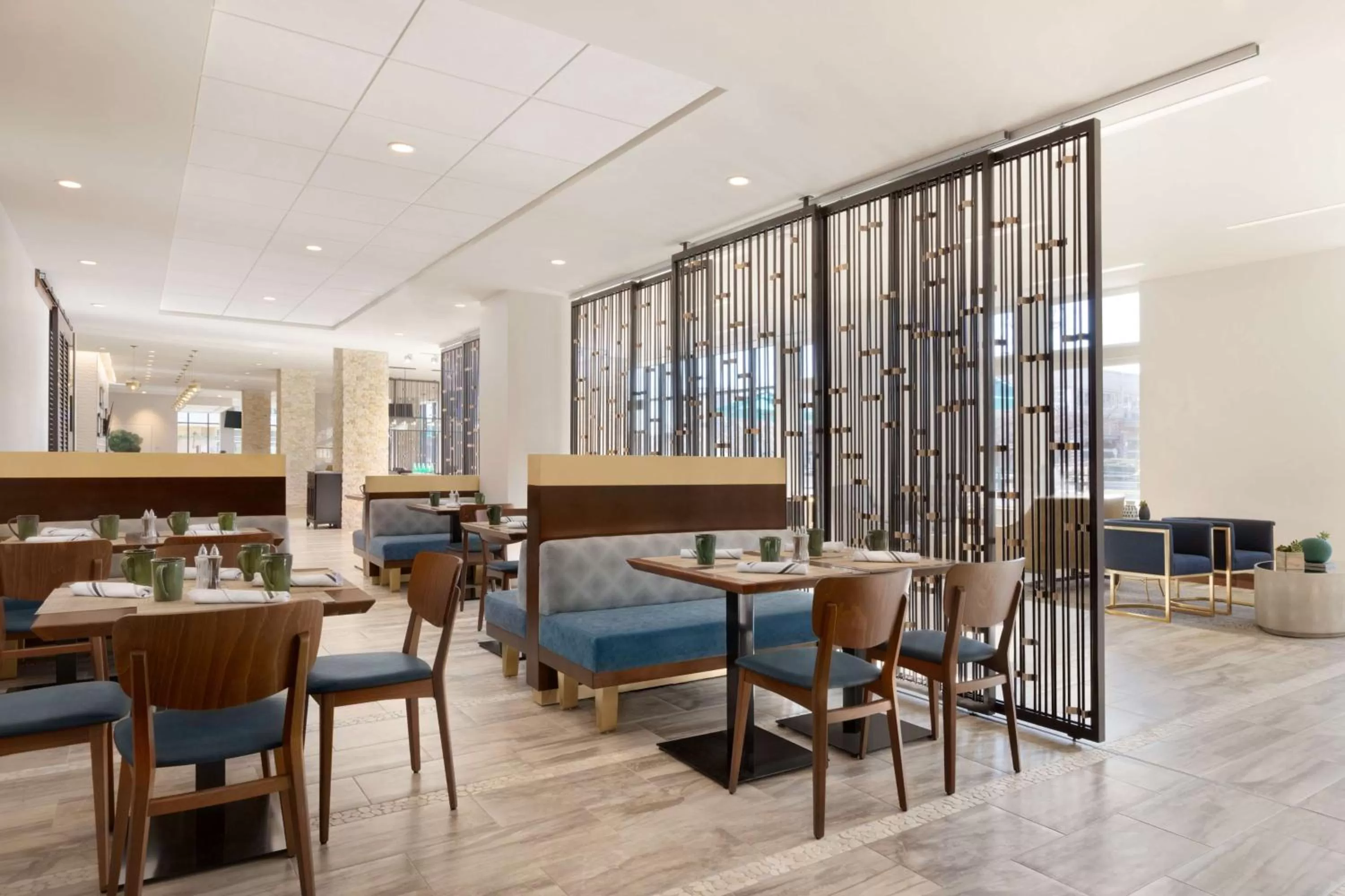 Restaurant/places to eat in Embassy Suites By Hilton Boulder