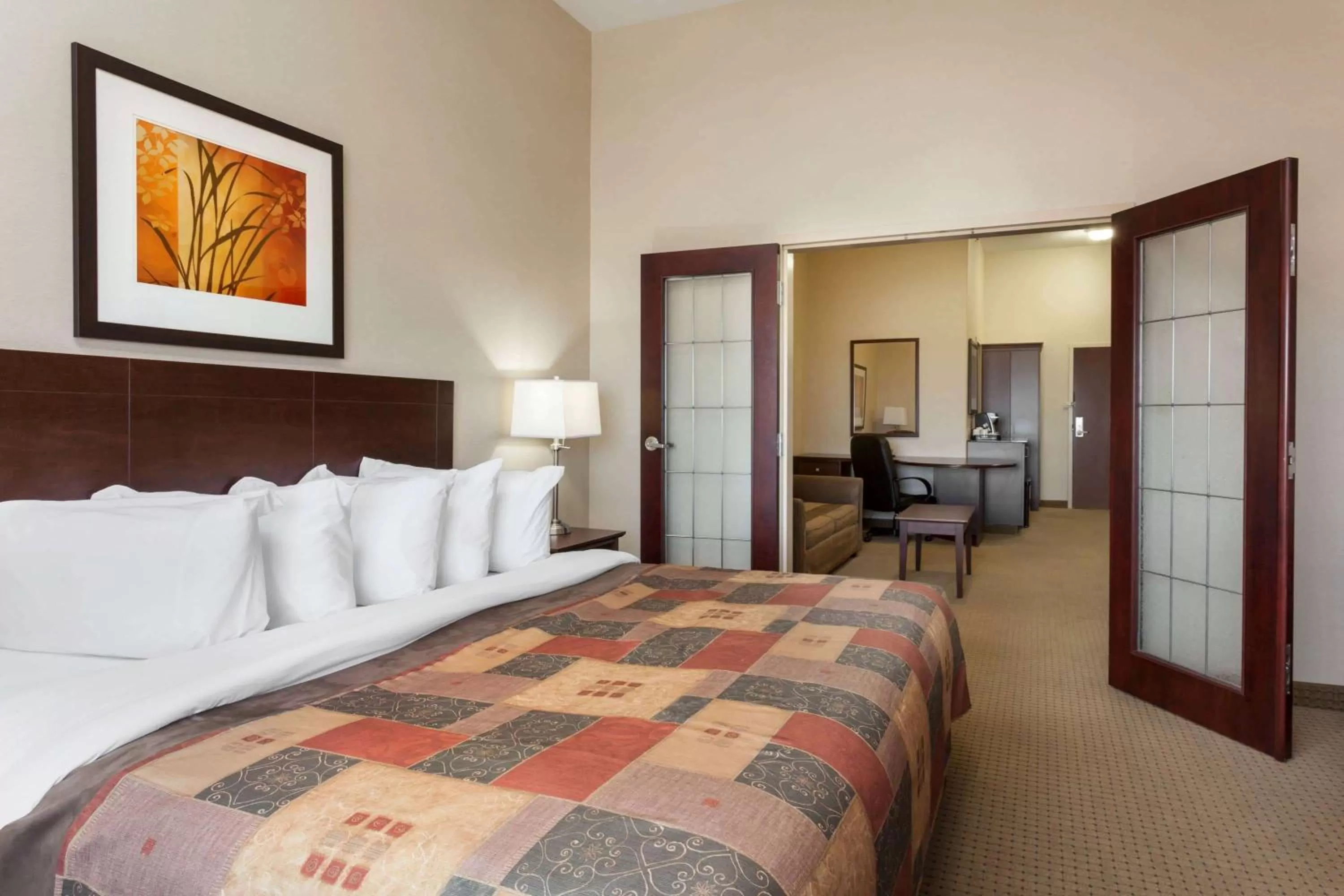 Photo of the whole room, Bed in Ramada by Wyndham Weyburn