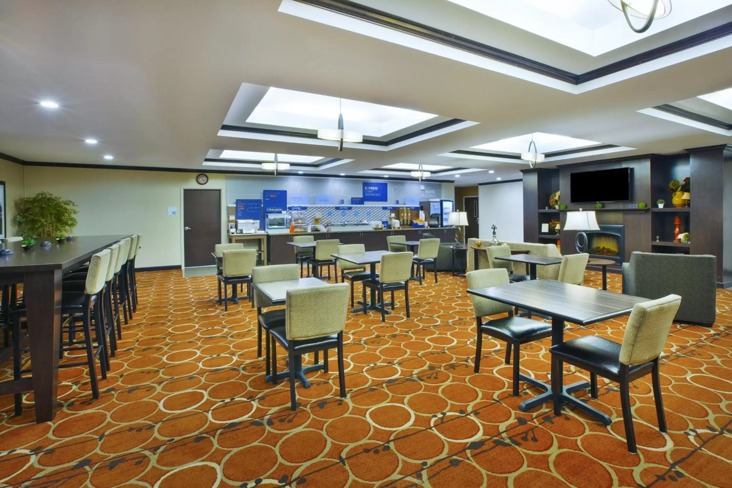 Breakfast, Restaurant/Places to Eat in Holiday Inn Express & Suites Washington - Meadow Lands, an IHG Hotel