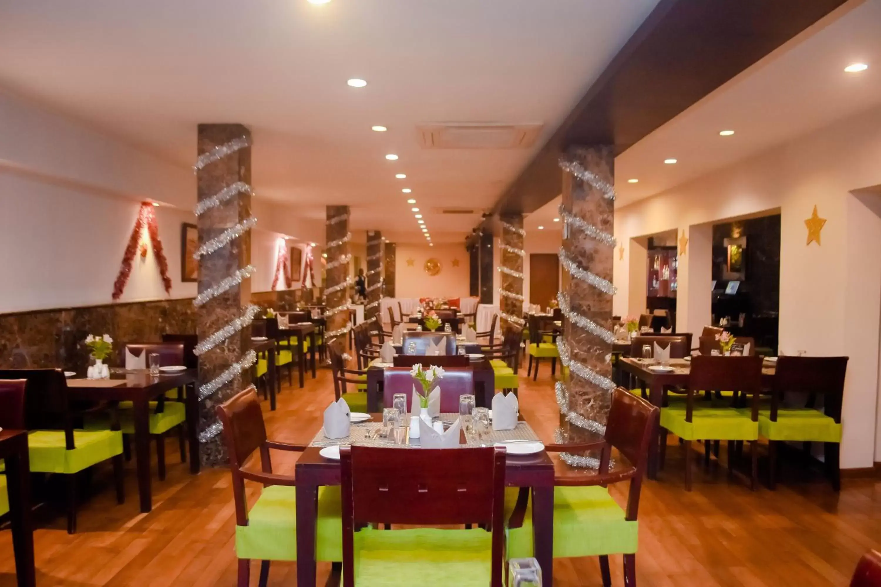 Restaurant/Places to Eat in Hotel Casamara