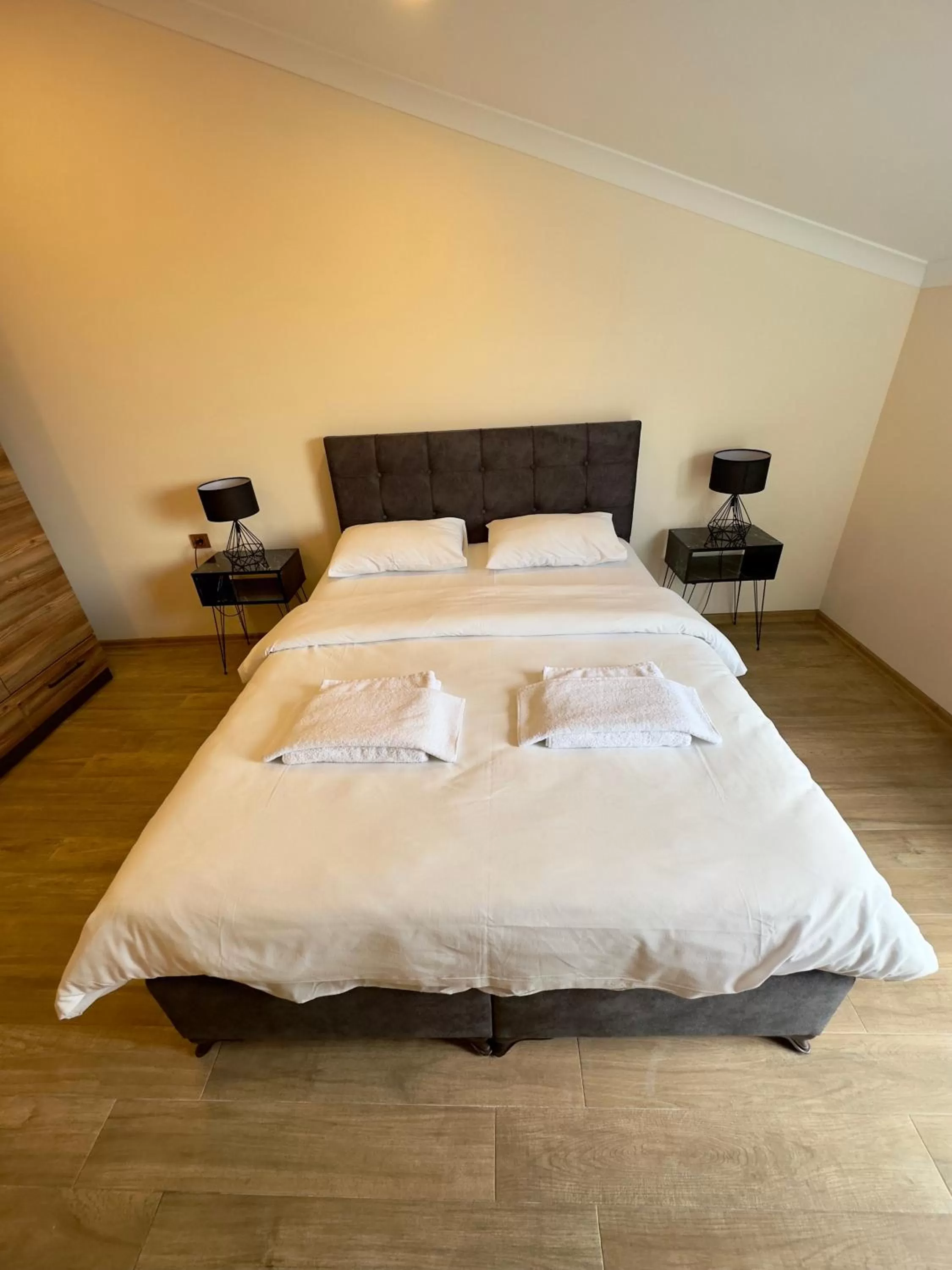 Bedroom in White House Apart