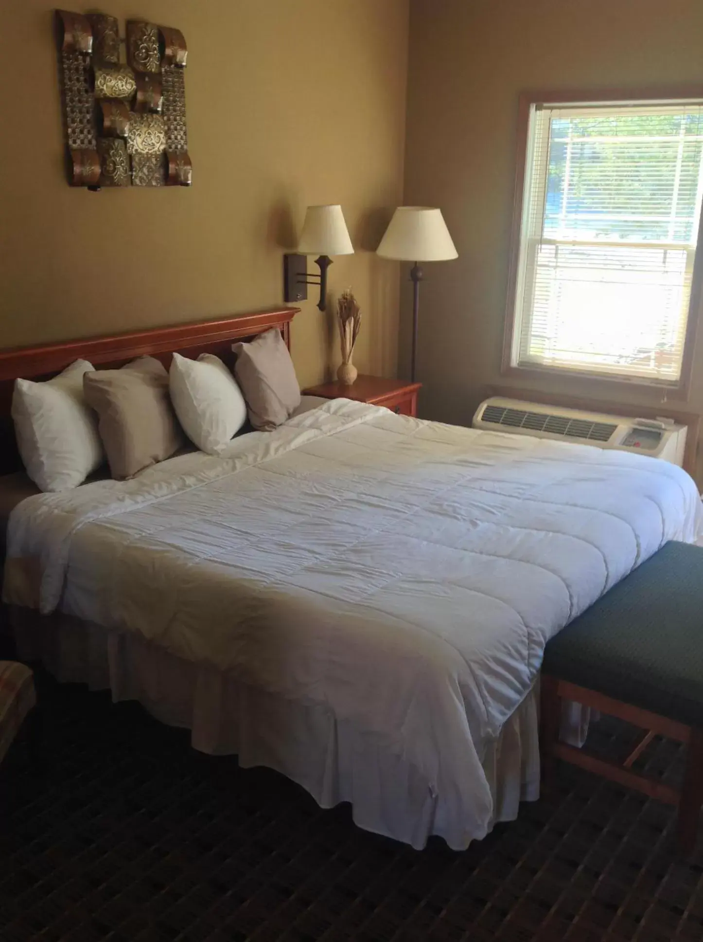 Photo of the whole room, Bed in Qualla Cabins and Motel Cherokee near Casino