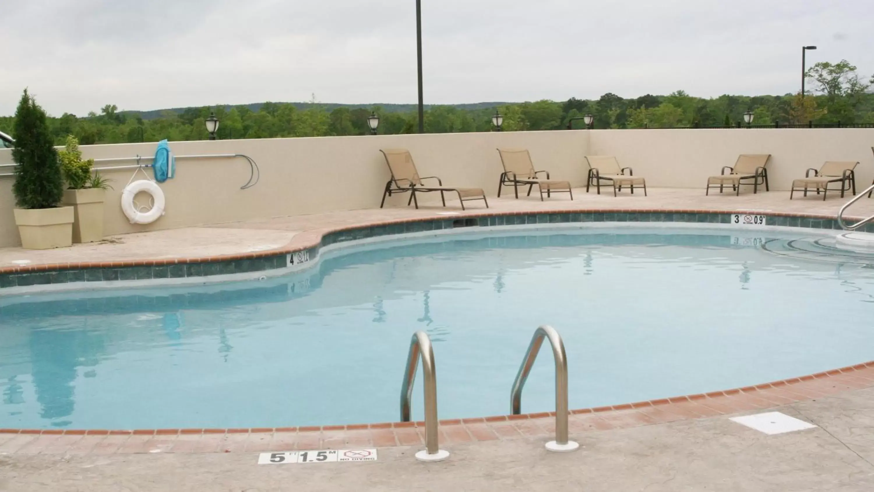 Swimming Pool in Holiday Inn Guin, an IHG Hotel