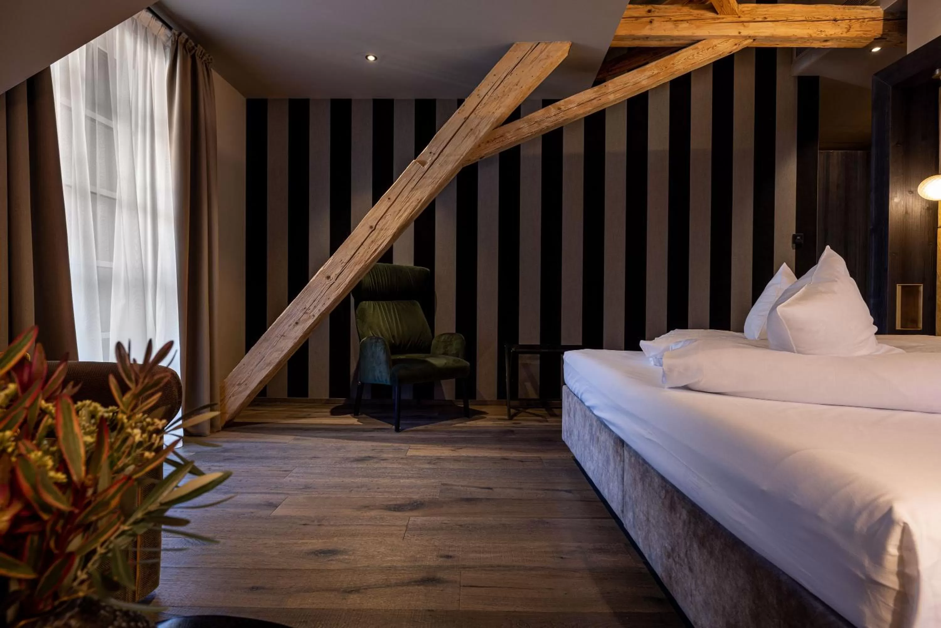 Photo of the whole room, Bed in Eggentaler