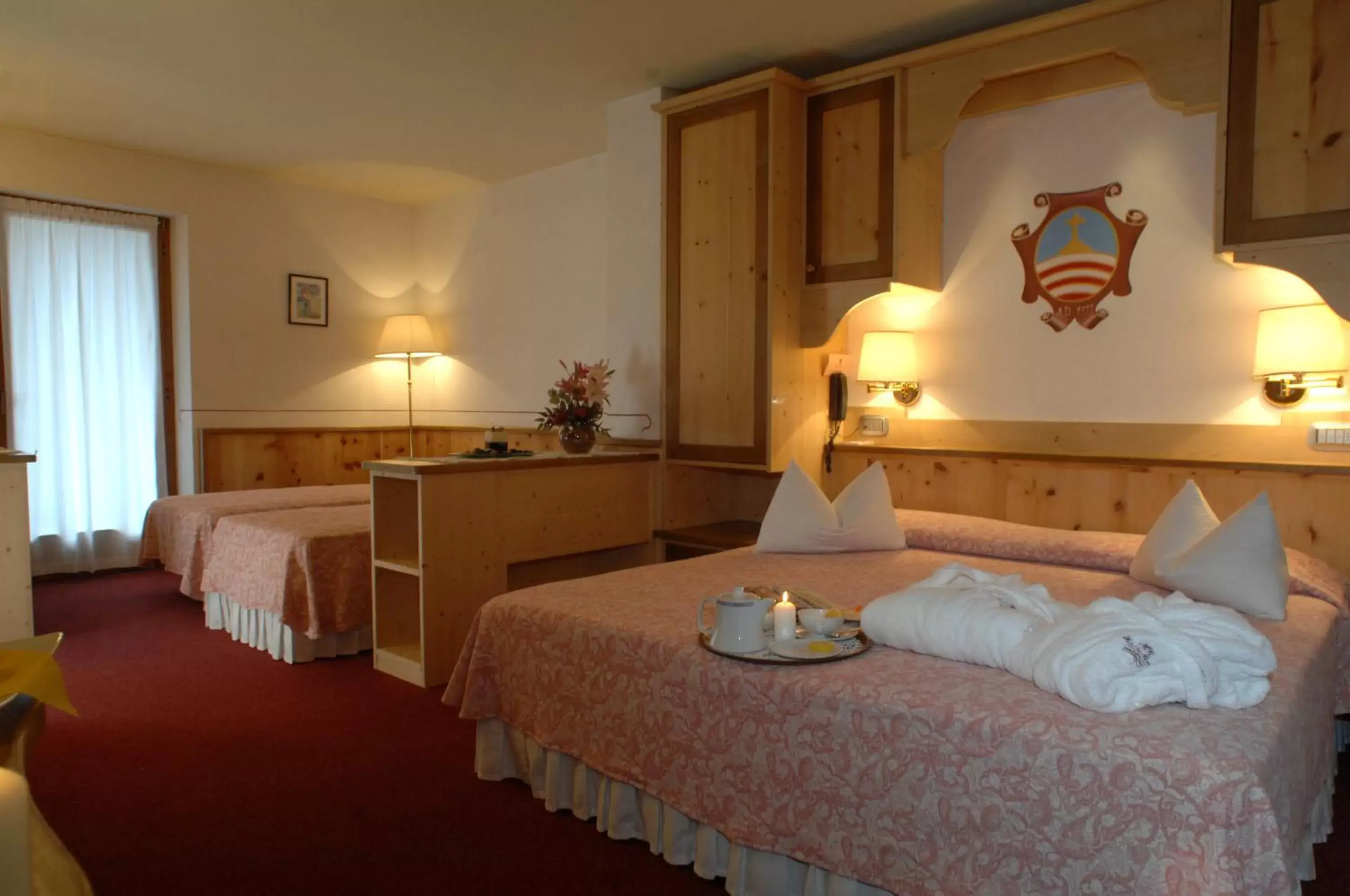 Bathroom, Bed in La Roccia Wellness Hotel