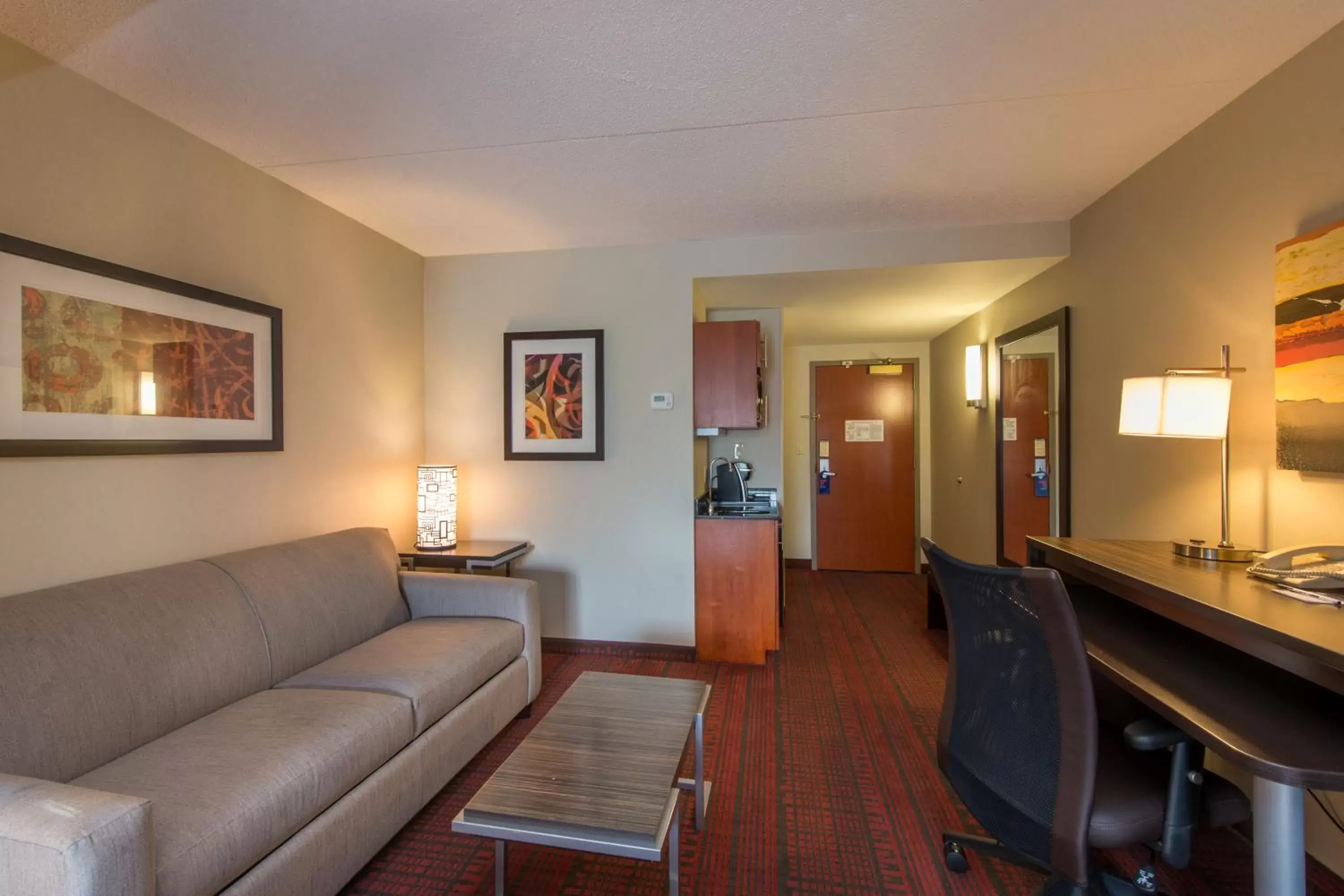 Living room, Seating Area in Holiday Inn Express Hotel & Suites Auburn, an IHG Hotel
