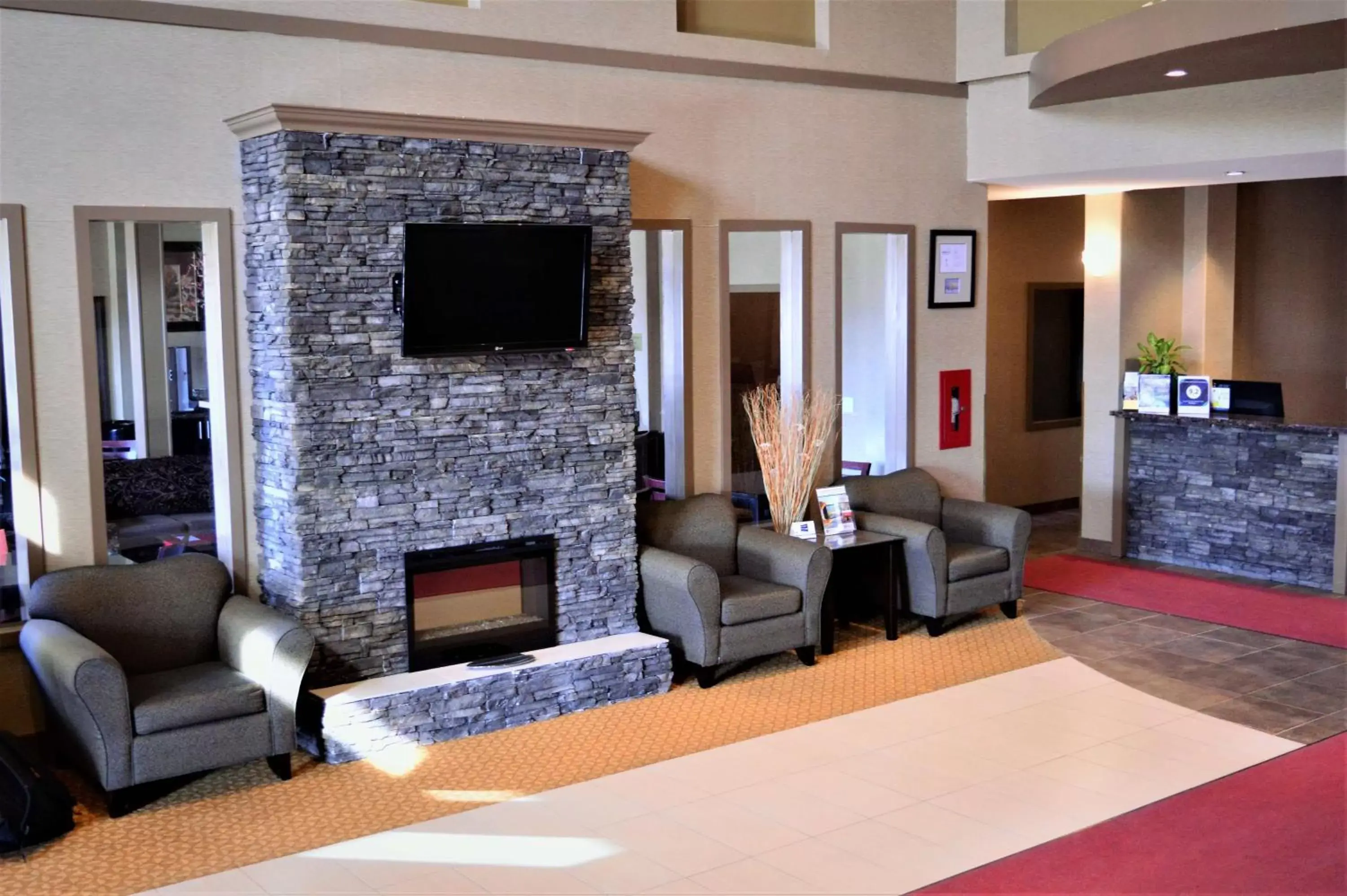 Lobby or reception, Seating Area in Best Western Plus Estevan Inn & Suites