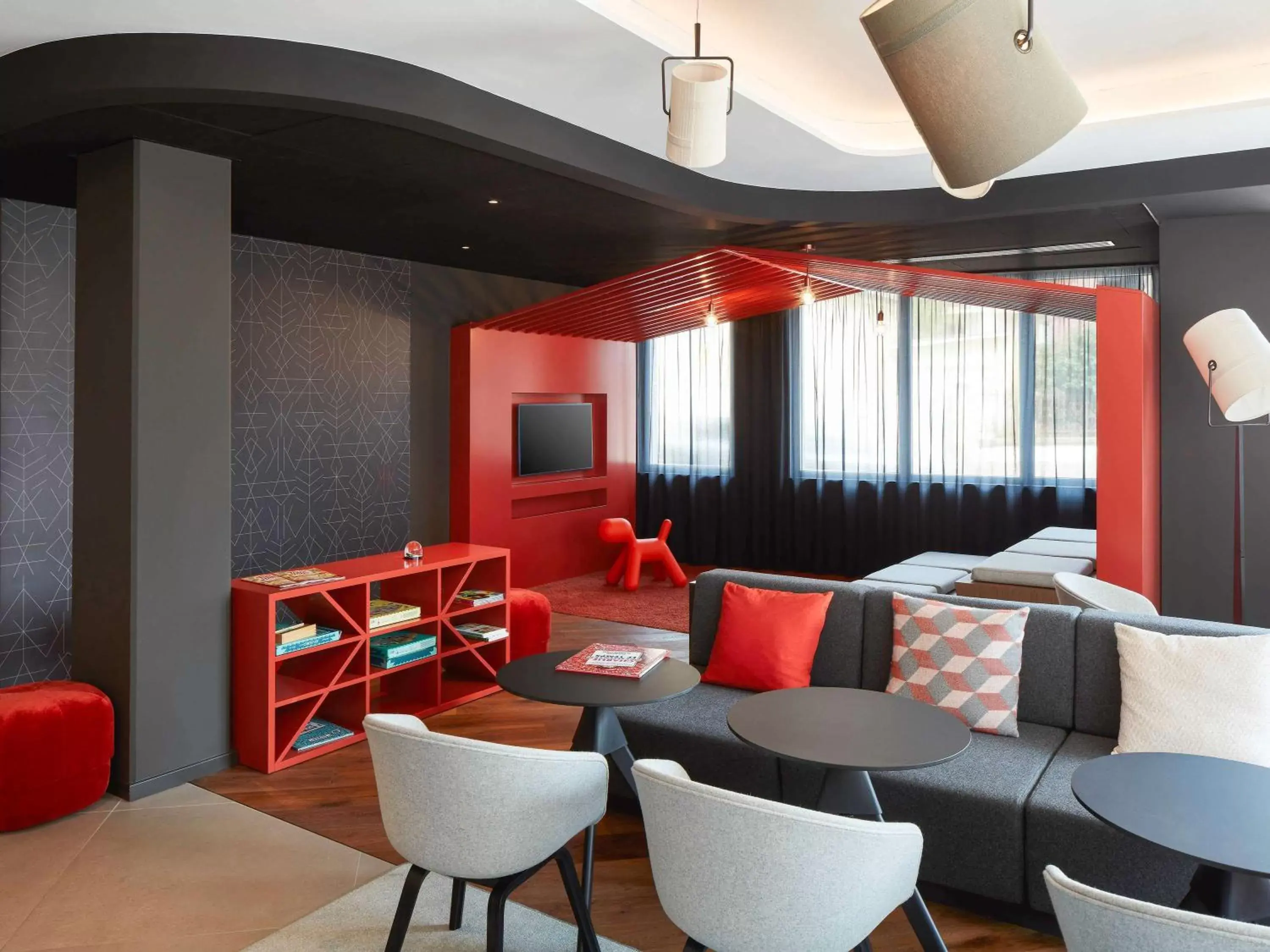 Sports, Lounge/Bar in Novotel Suites Colmar Centre