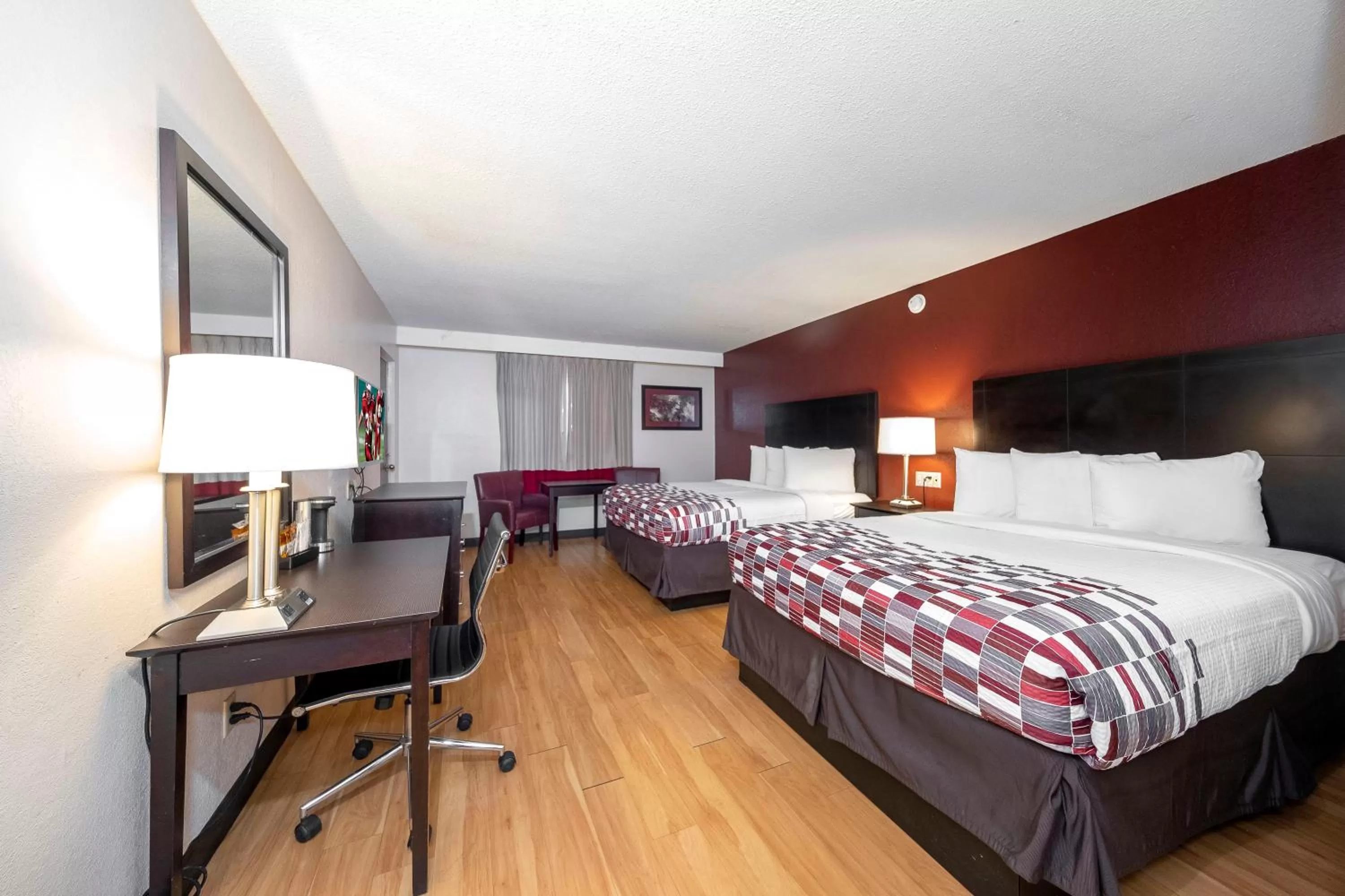 Photo of the whole room, Bed in Red Roof Inn Lumberton