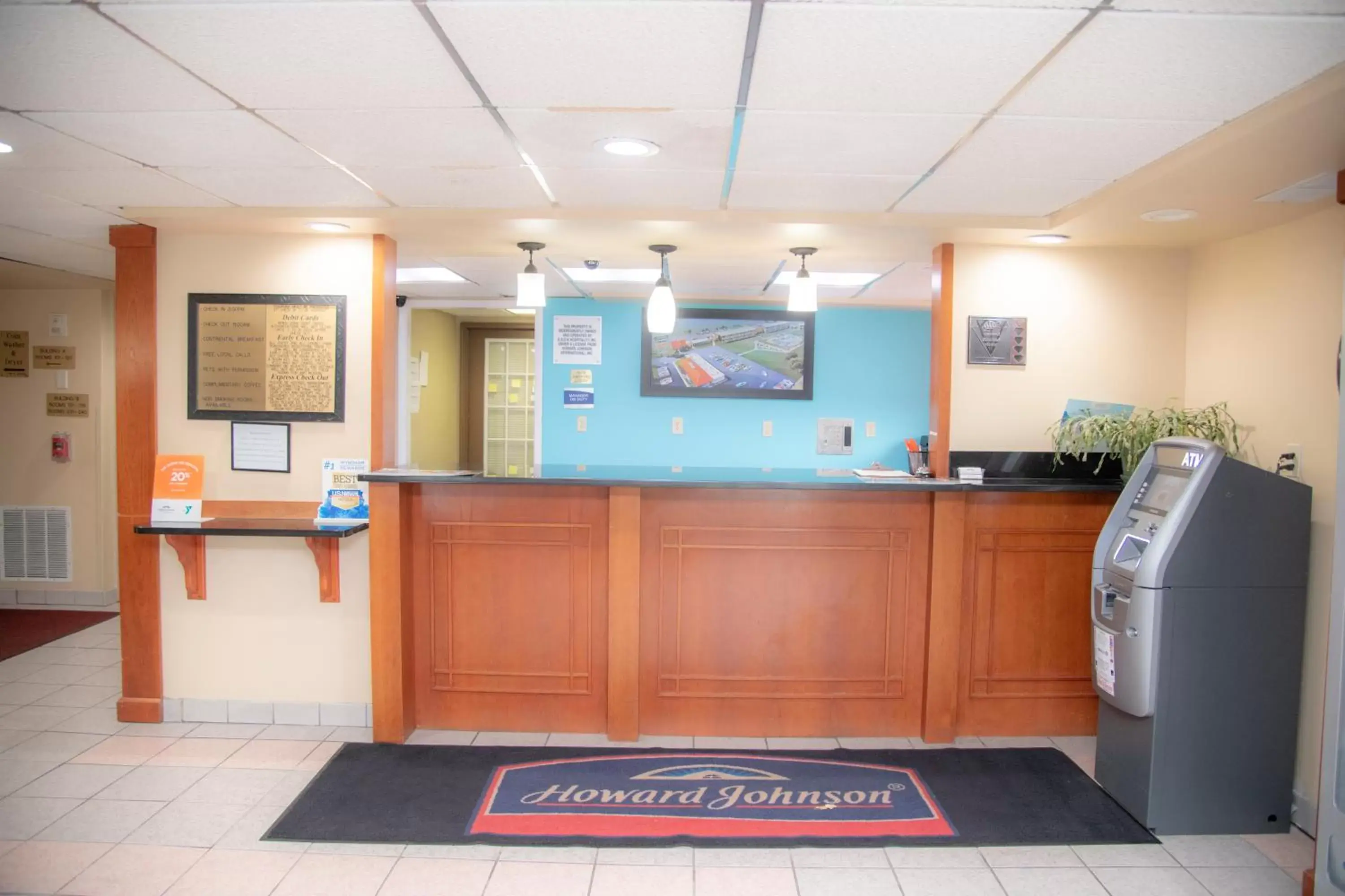 Lobby or reception, Lobby/Reception in Howard Johnson by Wyndham Allentown/Dorney Hotel & Suites