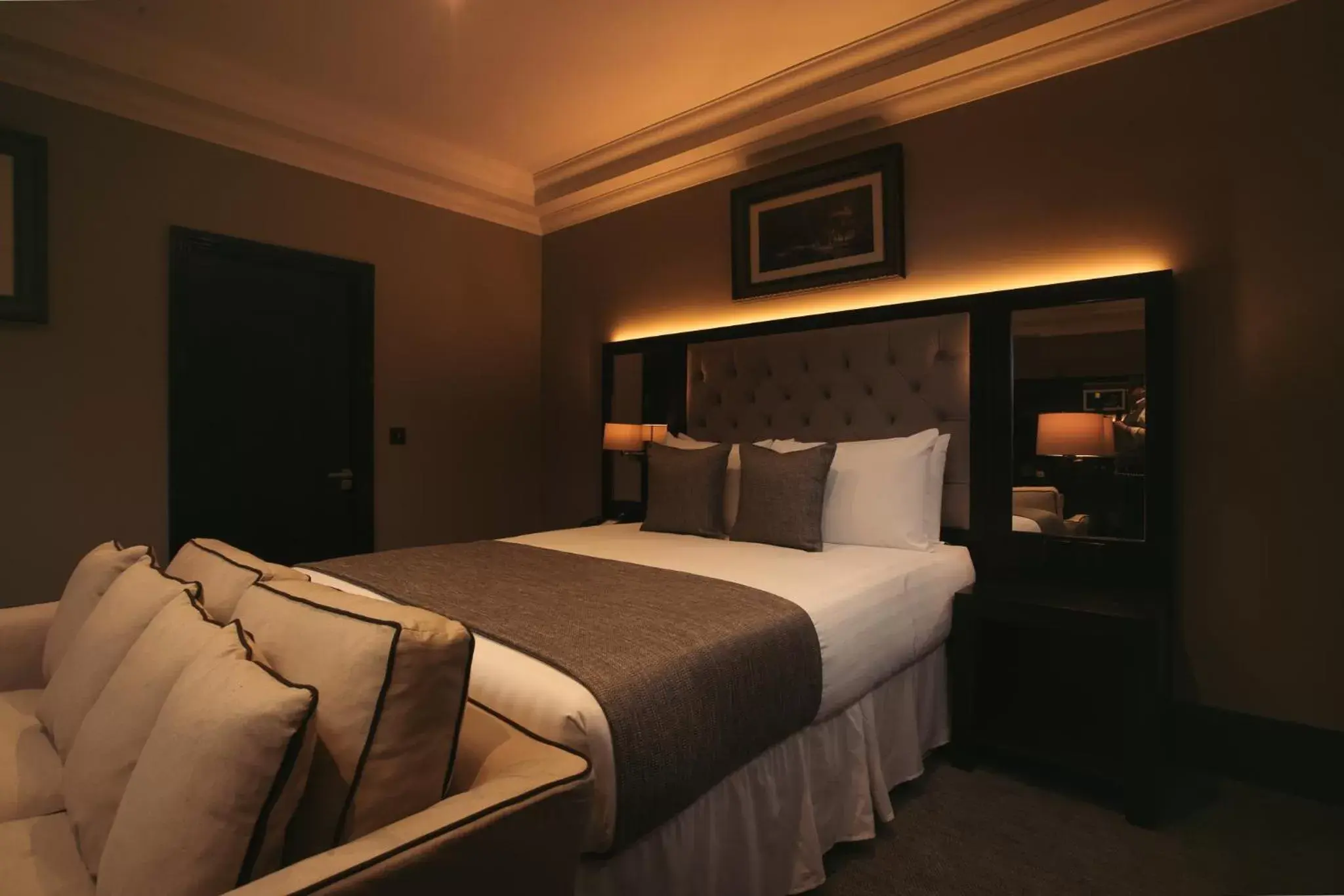 Seating area, Bed in County Hotel & County Aparthotel Newcastle