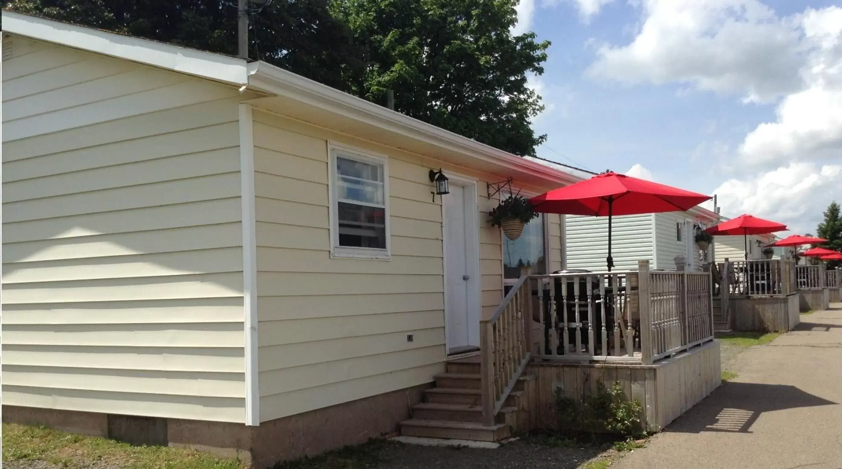 Facade/entrance in Royalty Maples Cottages and Motel