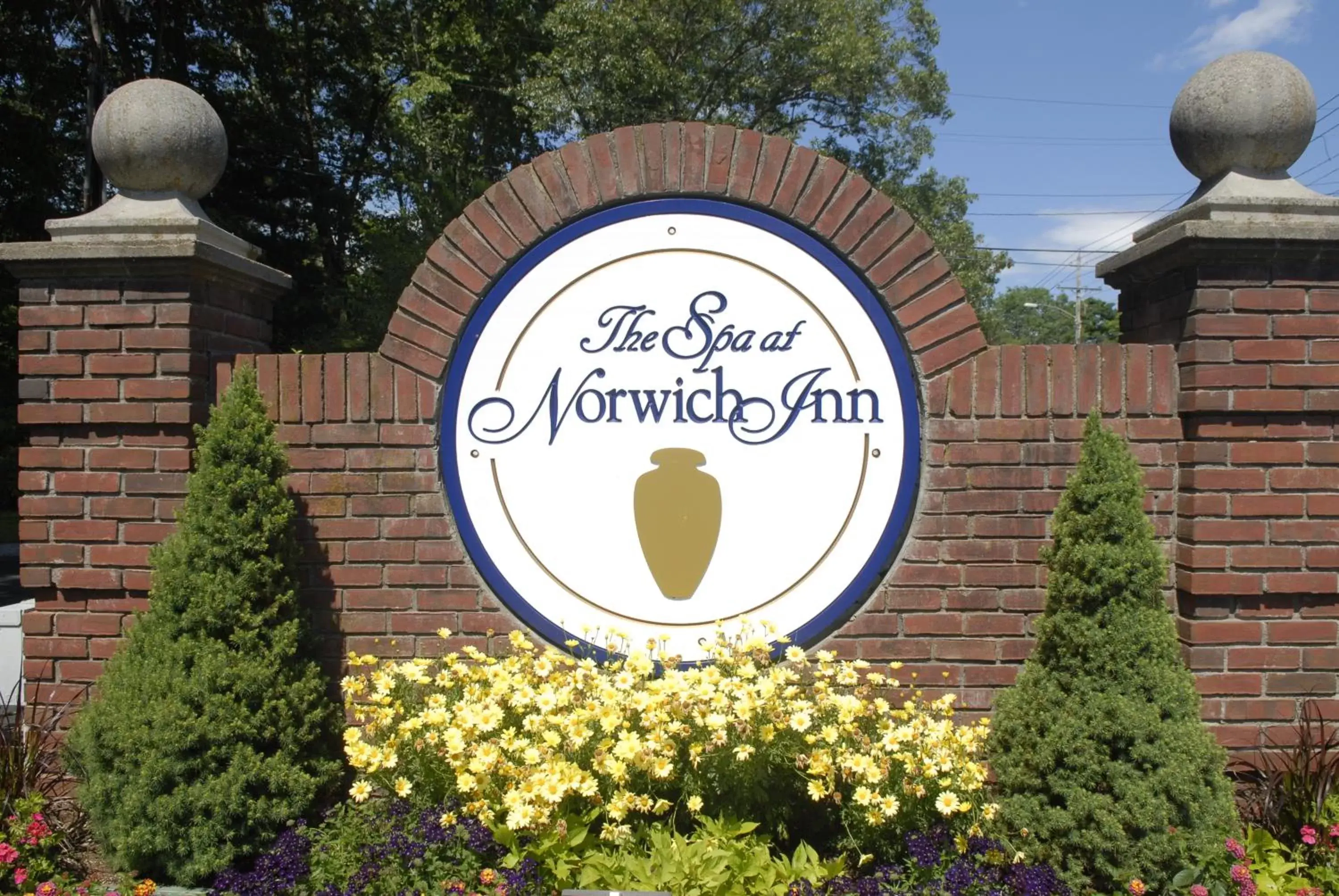 Facade/entrance, Property Logo/Sign in The Spa at Norwich Inn
