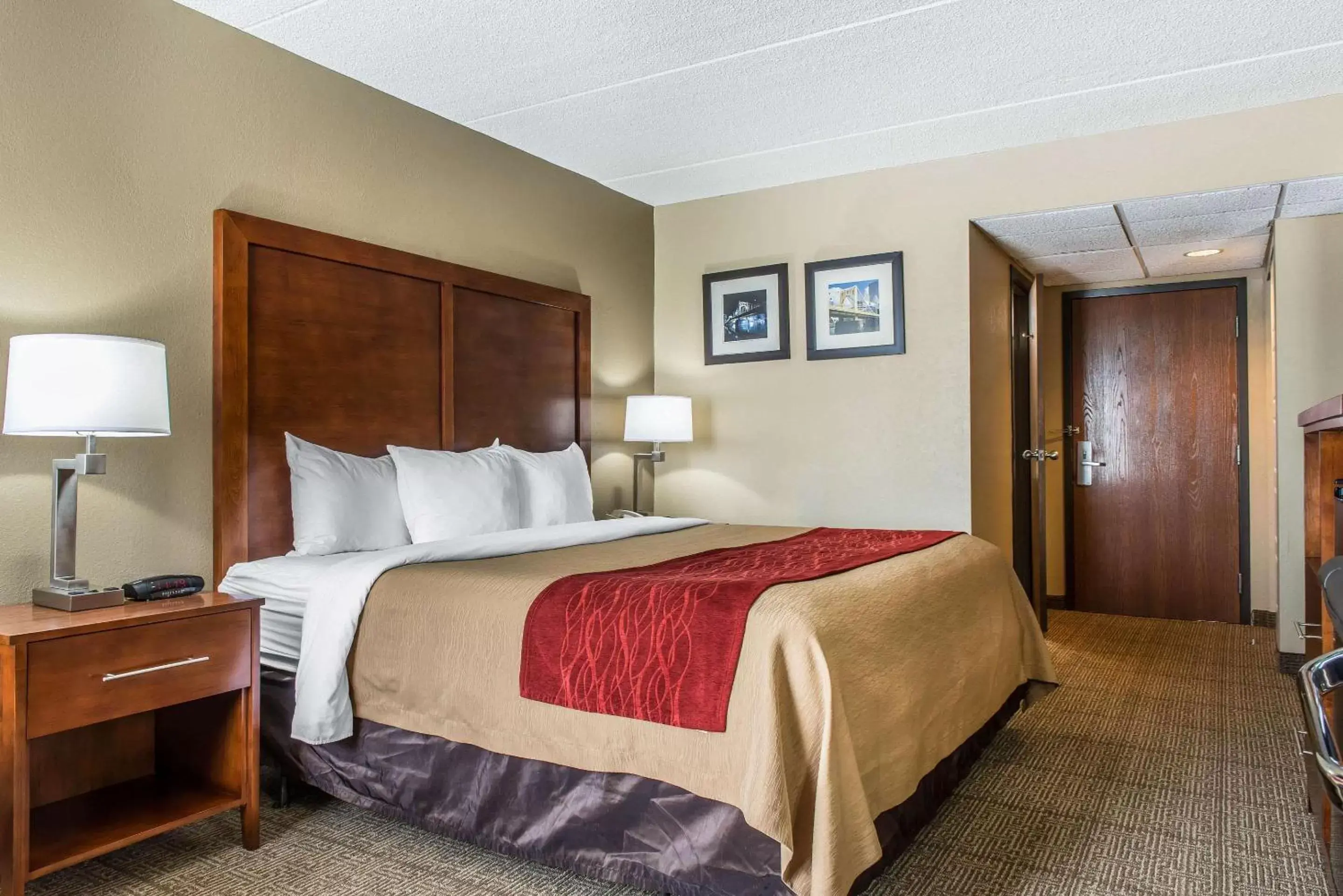 Photo of the whole room, Bed in Comfort Inn Cranberry Township