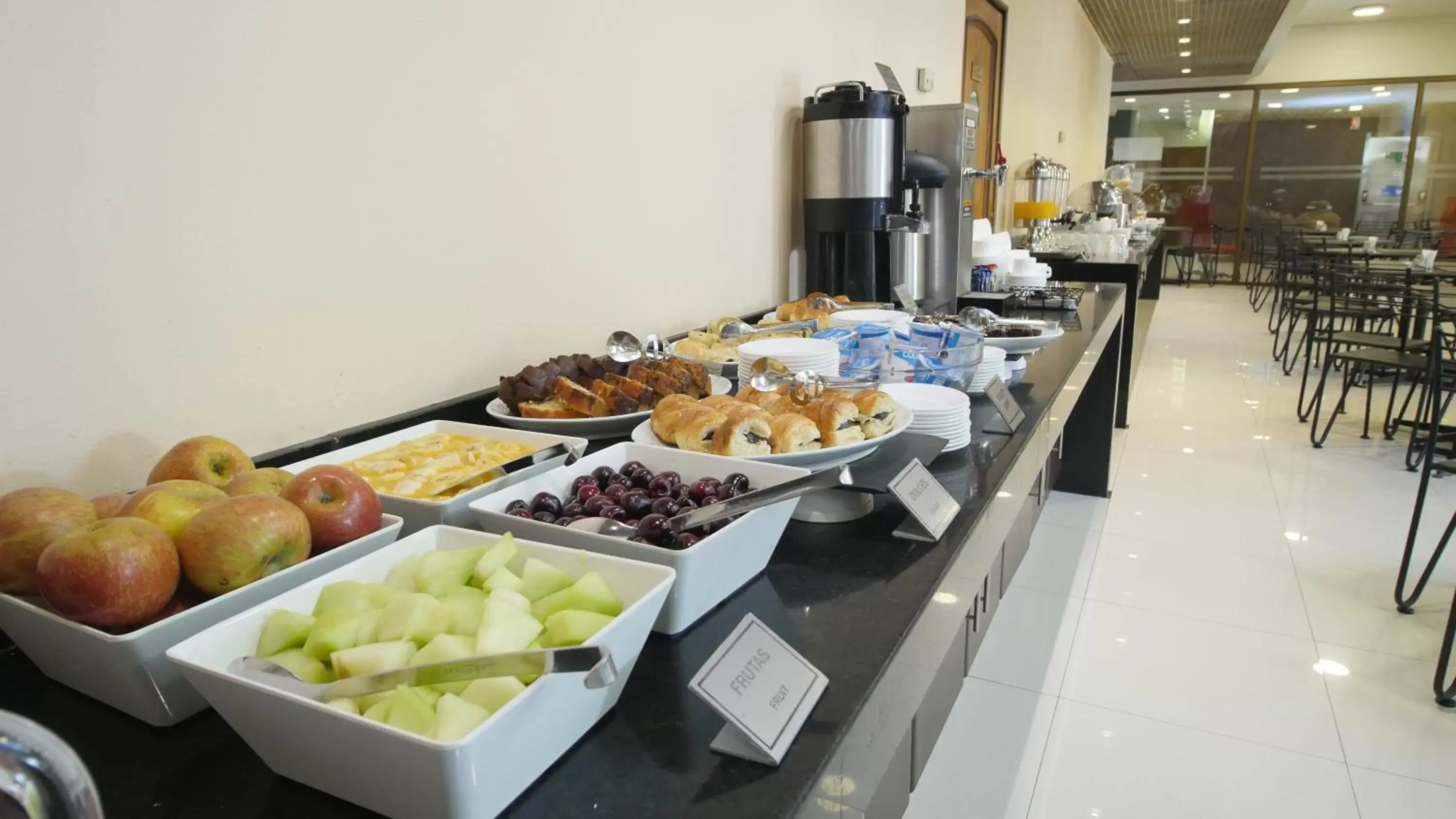 Buffet breakfast, Food in Hotel Diego de Almagro Santiago Centro