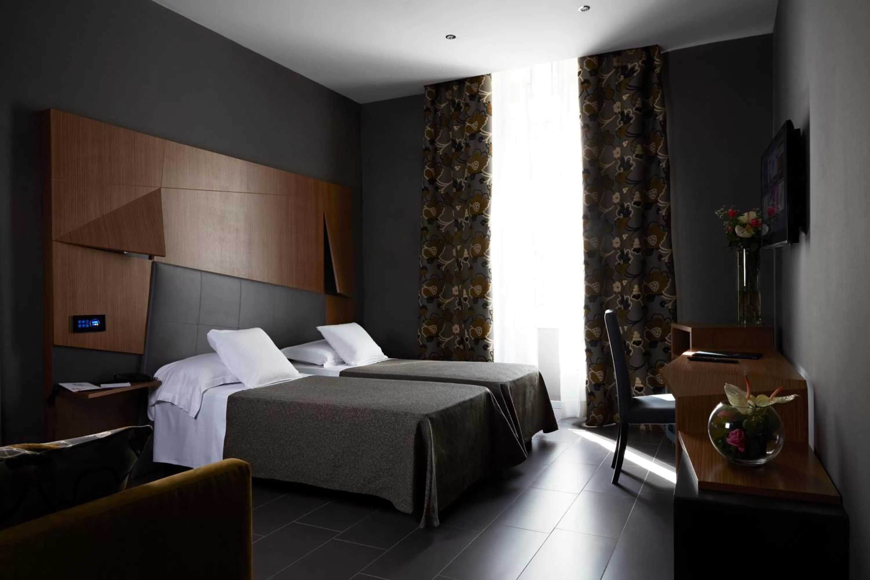 Bedroom, Bed in Hotel The Building