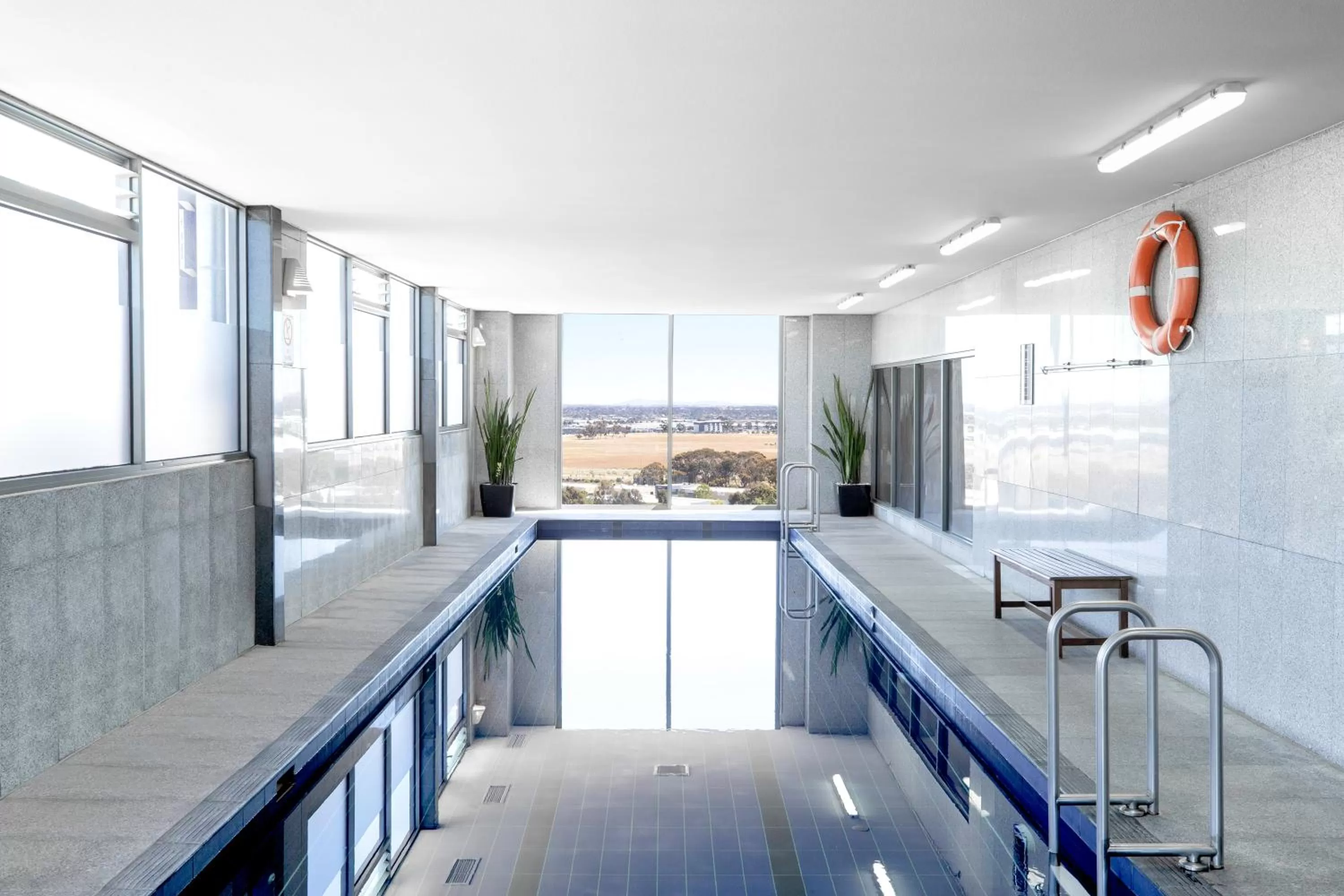 Swimming pool in Mantra Melbourne Airport